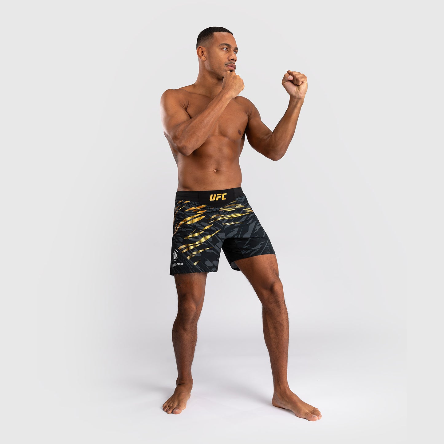 UFC Fusion by Venum Personalized Authentic Fight Night Fight Shorts voor Heren - Kort Fit - Kampioen