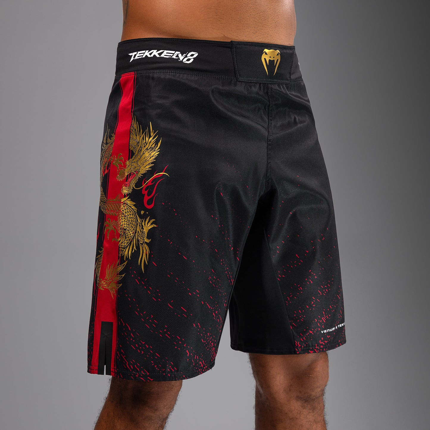 Venum x TEKKEN 8 - Marshall Law Vechtshorts - Zwart/Rood/Goud