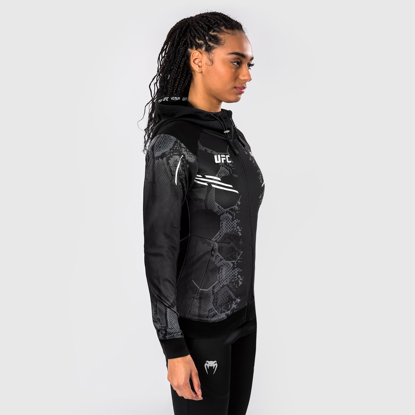 UFC Adrenaline by Venum Gepersonaliseerde Authentic Fight Night Dames Walkout Hoodie - Zwart
