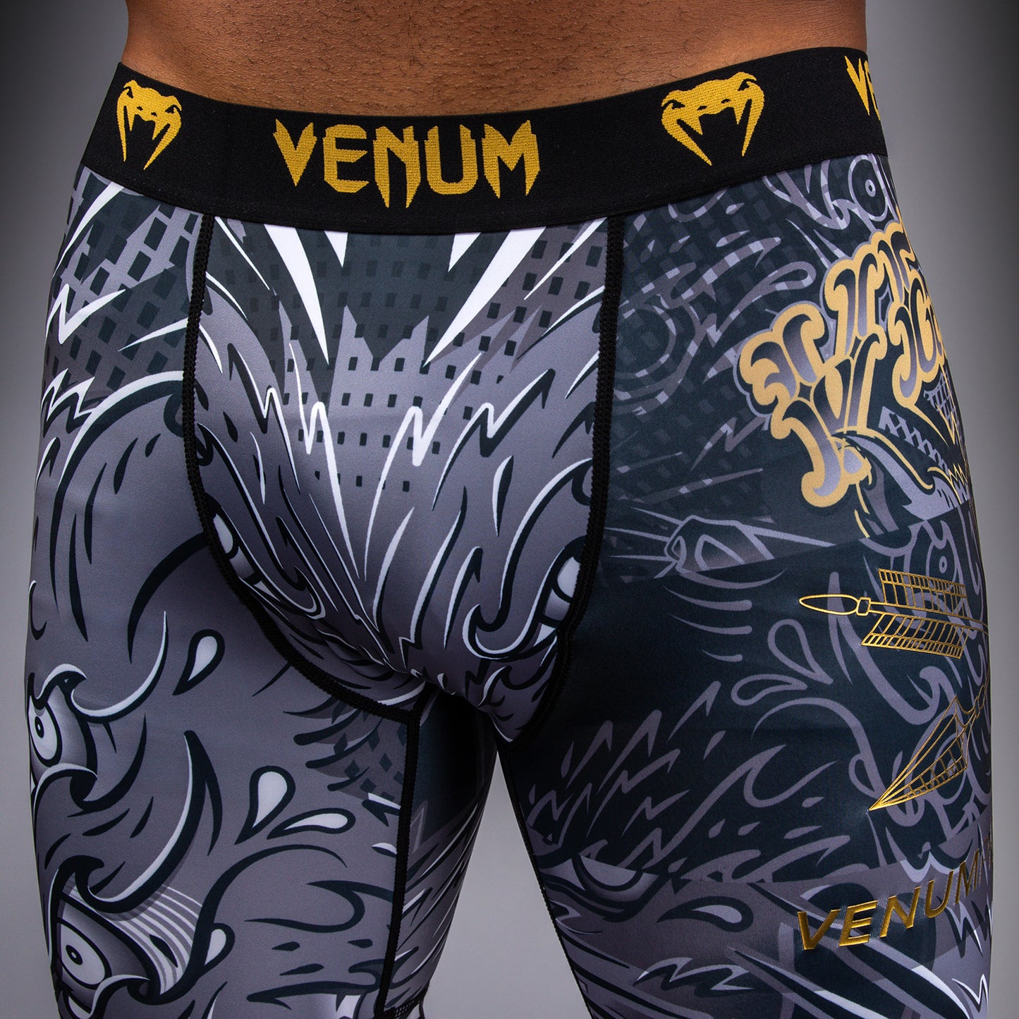 Venum Wolf Atak Compressieshort – Zwart/Grijs