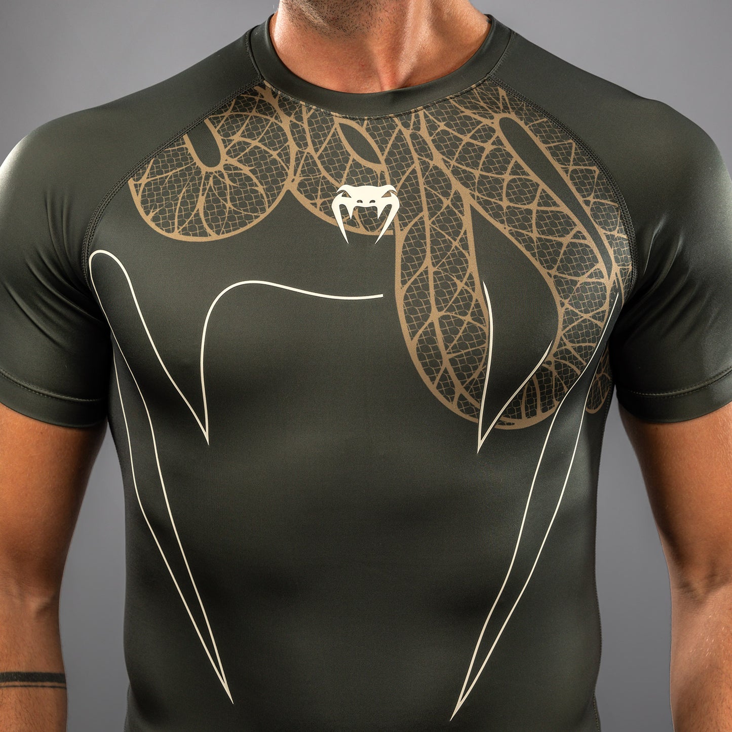 Venum Serpenti Rashguard met korte mouwen – Khaki/Bronze/Ivoor