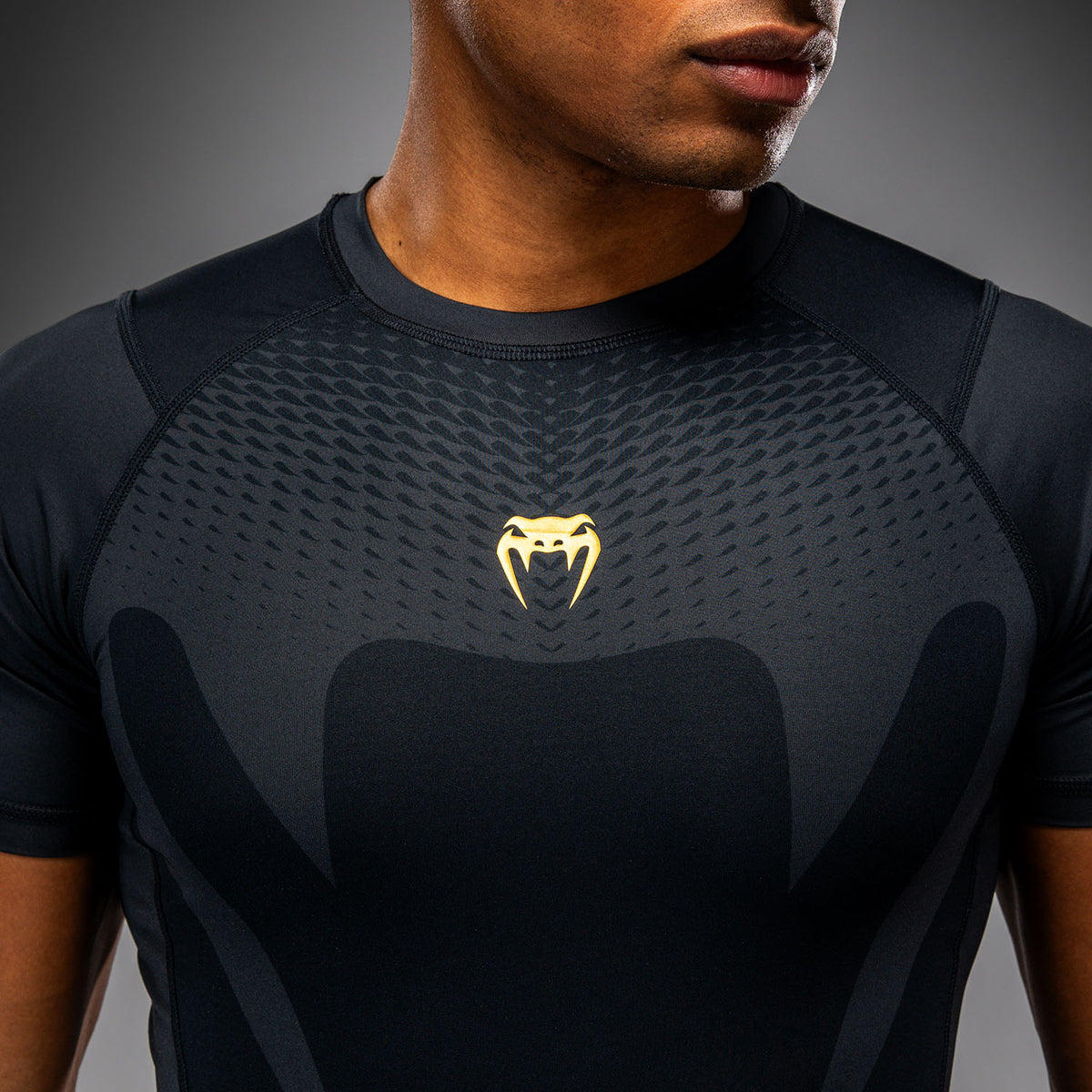 Venum Attack Rashguard met korte mouwen - Zwart/Goud