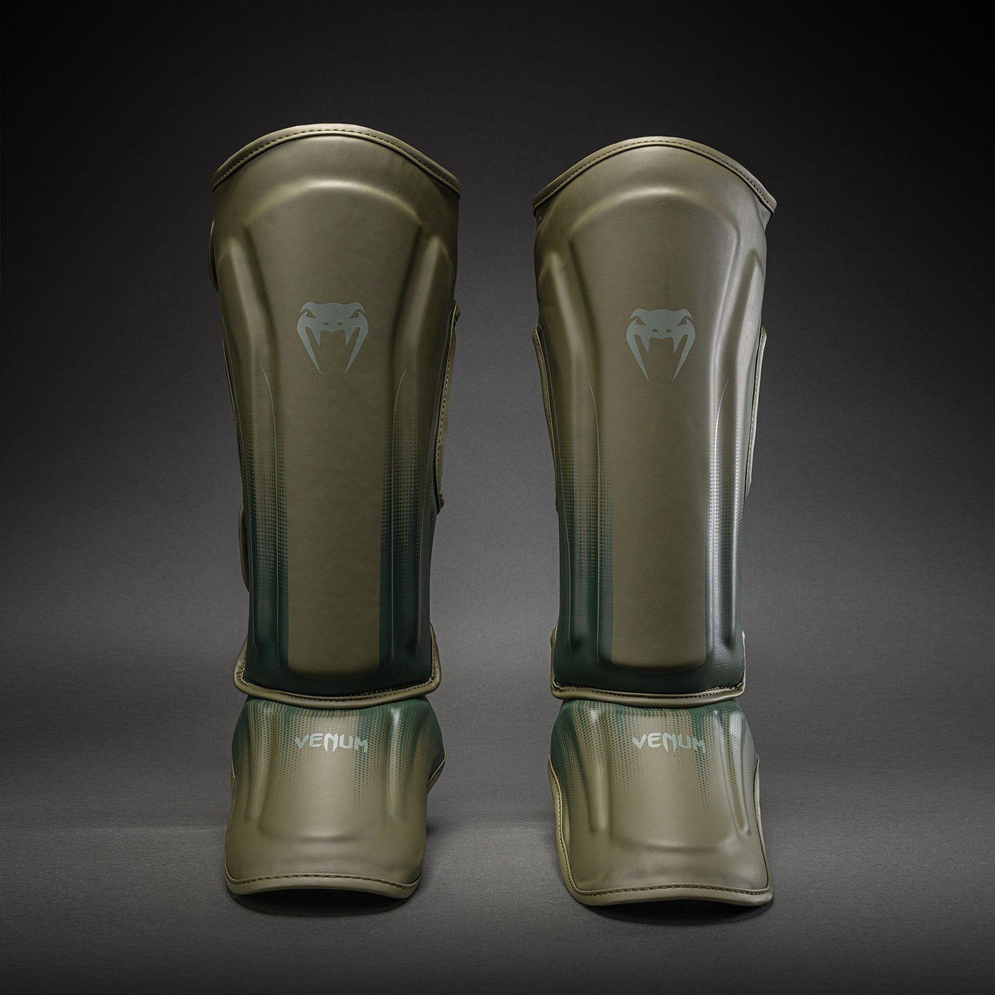 Venum Stealth Scheenbeschermers – Kaki/Donkergroen