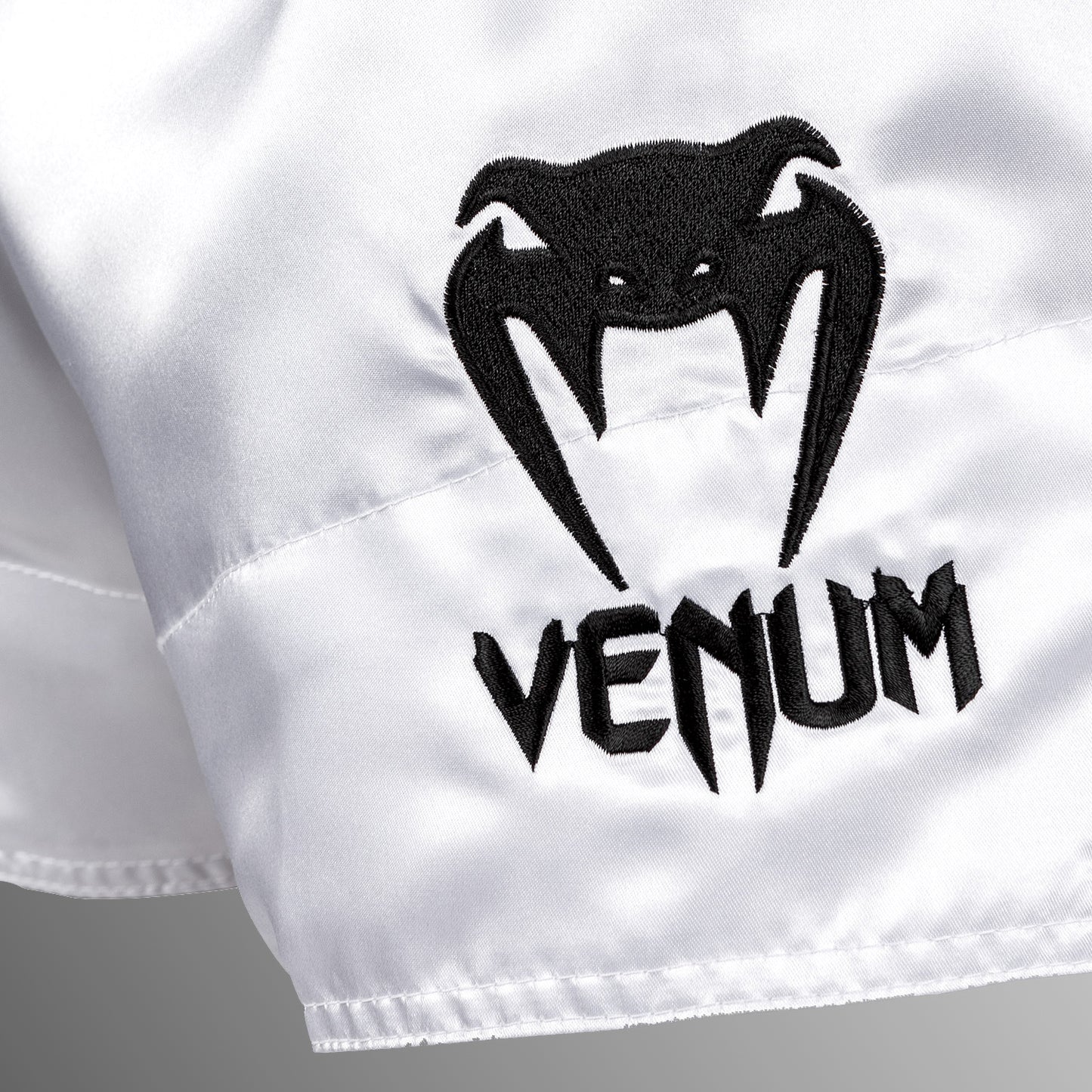 Venum Classic Muay Thai-short - wit/zwart