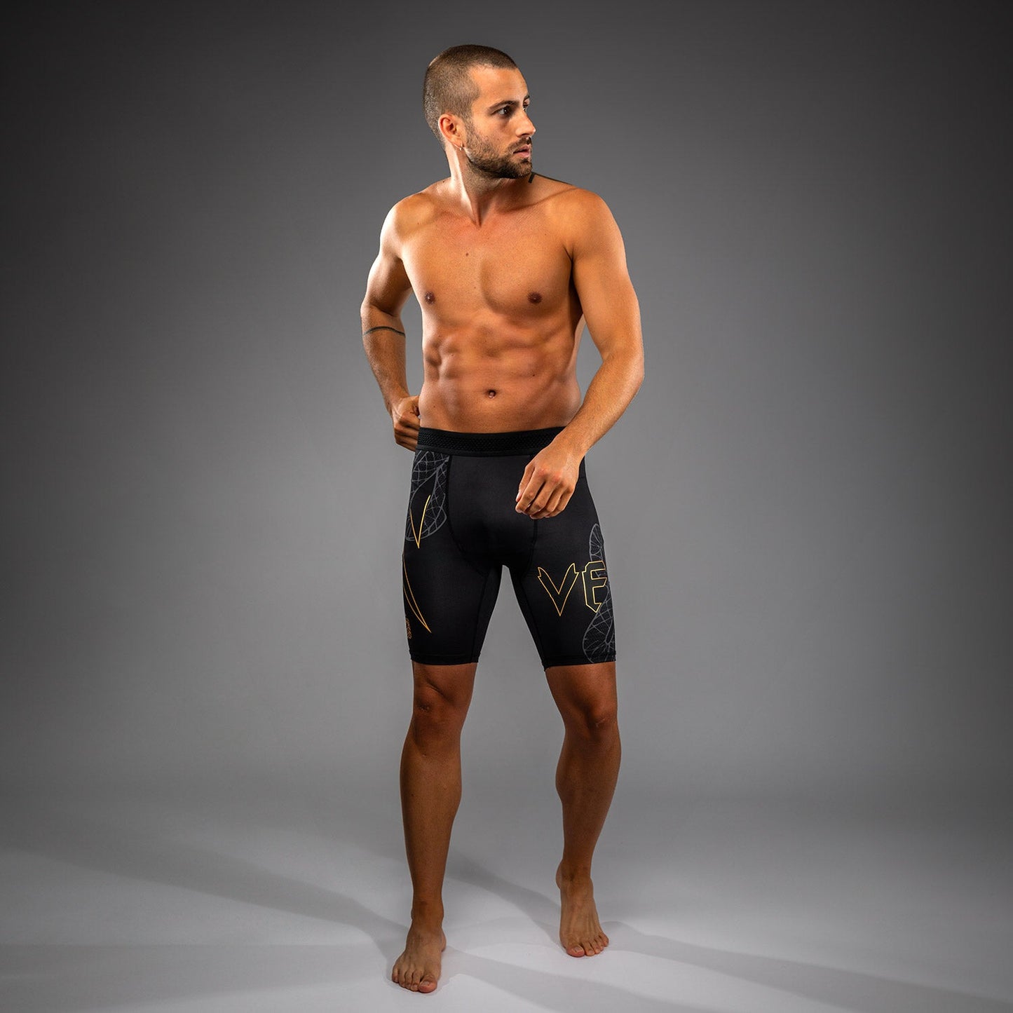 Venum Serpenti Vale Tudo Shorts – Zwart/Zilver/Goud