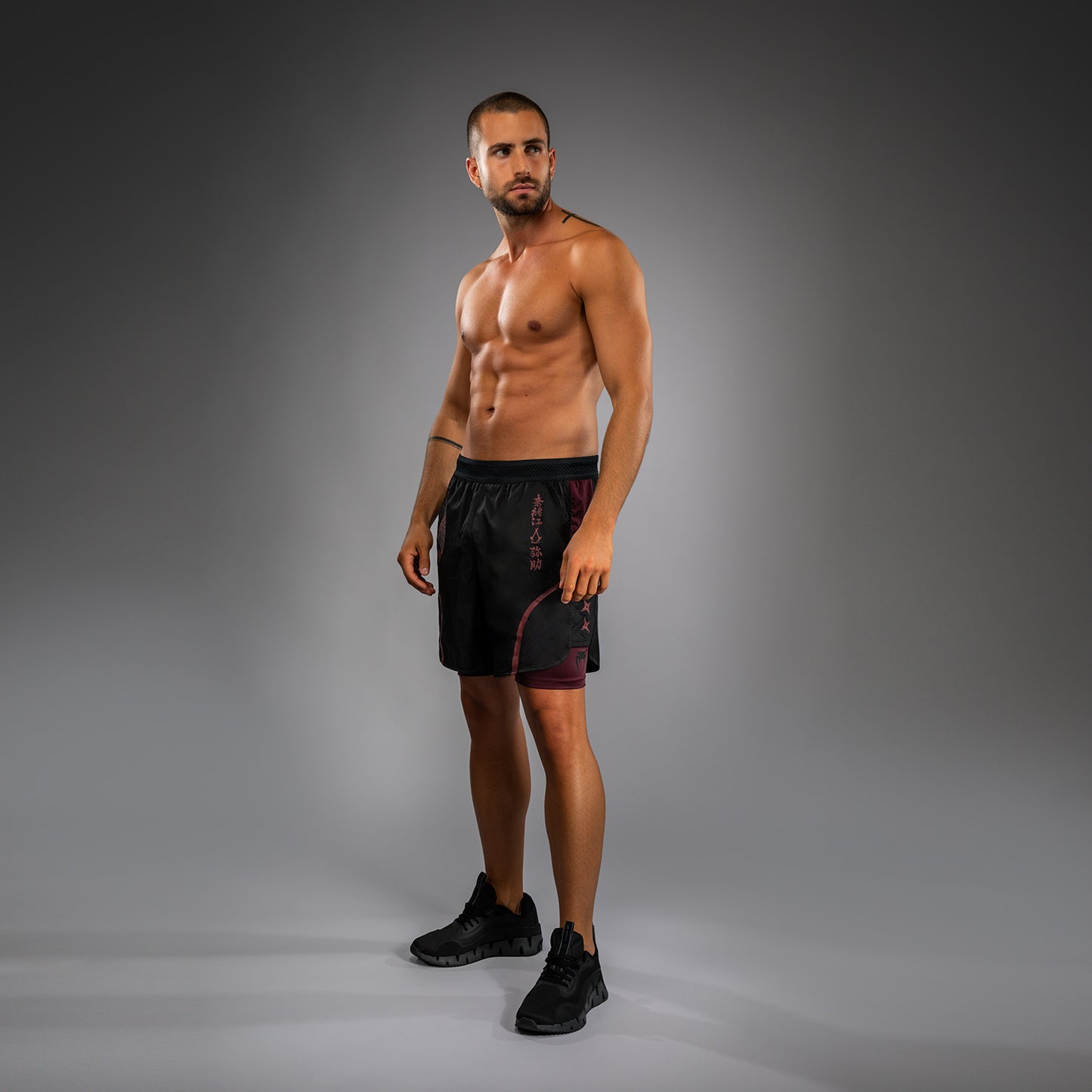 Venum x Assassin’s Creed Shadows Trainingsshorts voor Mannen - Bordeauzwart.