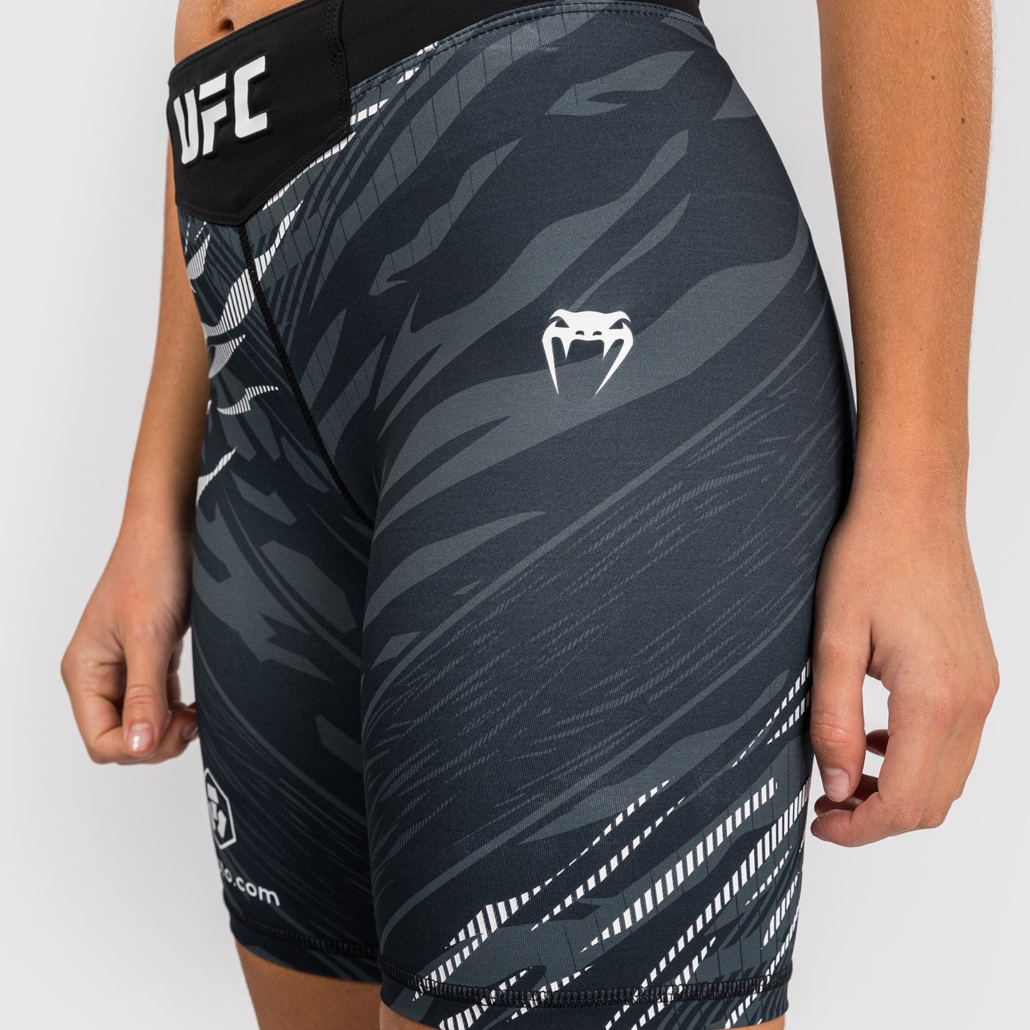 UFC Fusion by Venum Authentic Fight Night Vale Tudo Shorts voor Dames - Lang Fit - Zwart
