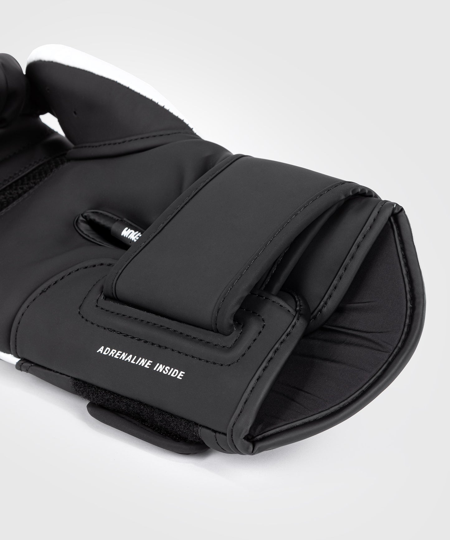 Venum Challenger 4.0 Bokshandschoenen - Zwart/Wit