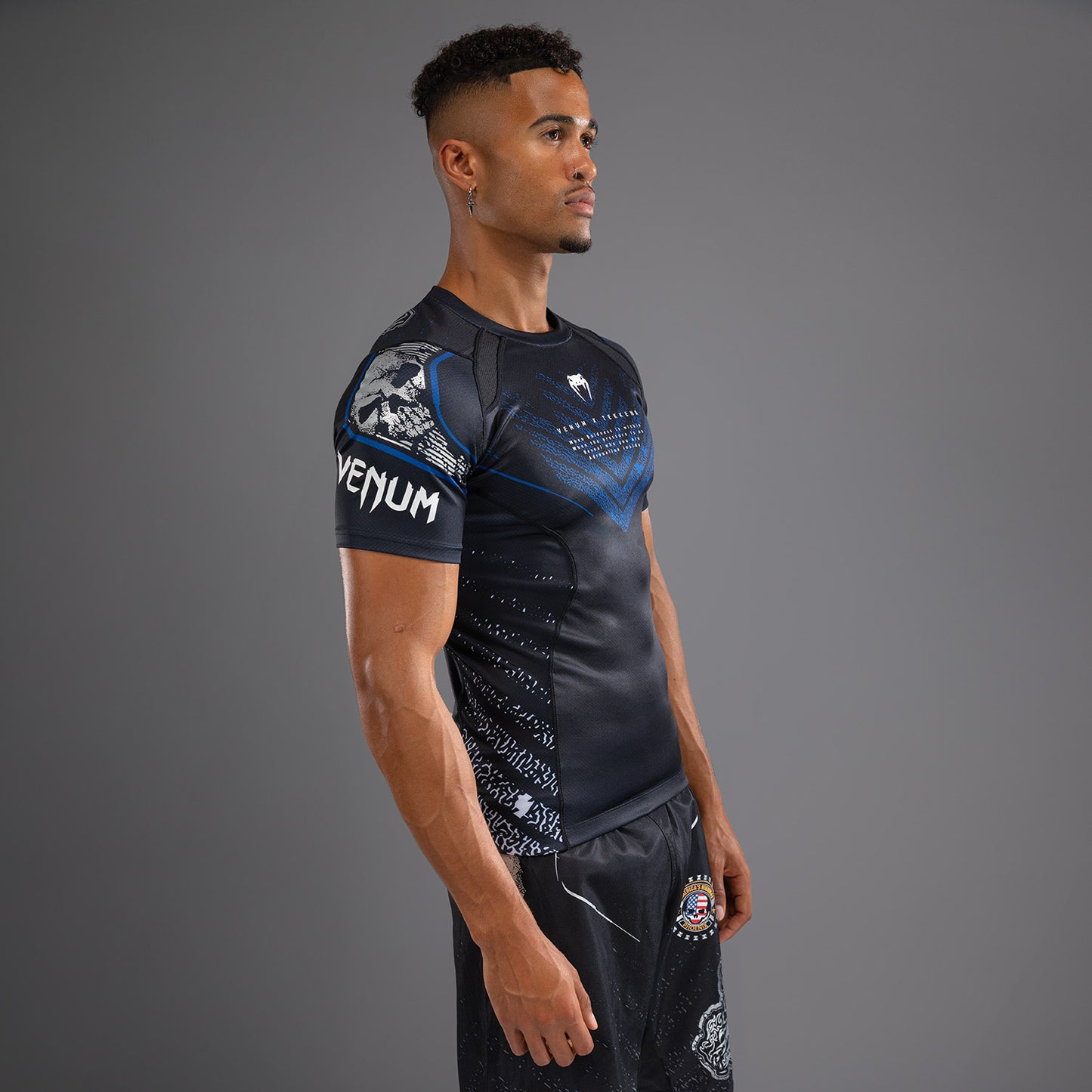 Venum x TEKKEN 8 - Paul Phoenix Rashguard - Zwart/Blauw