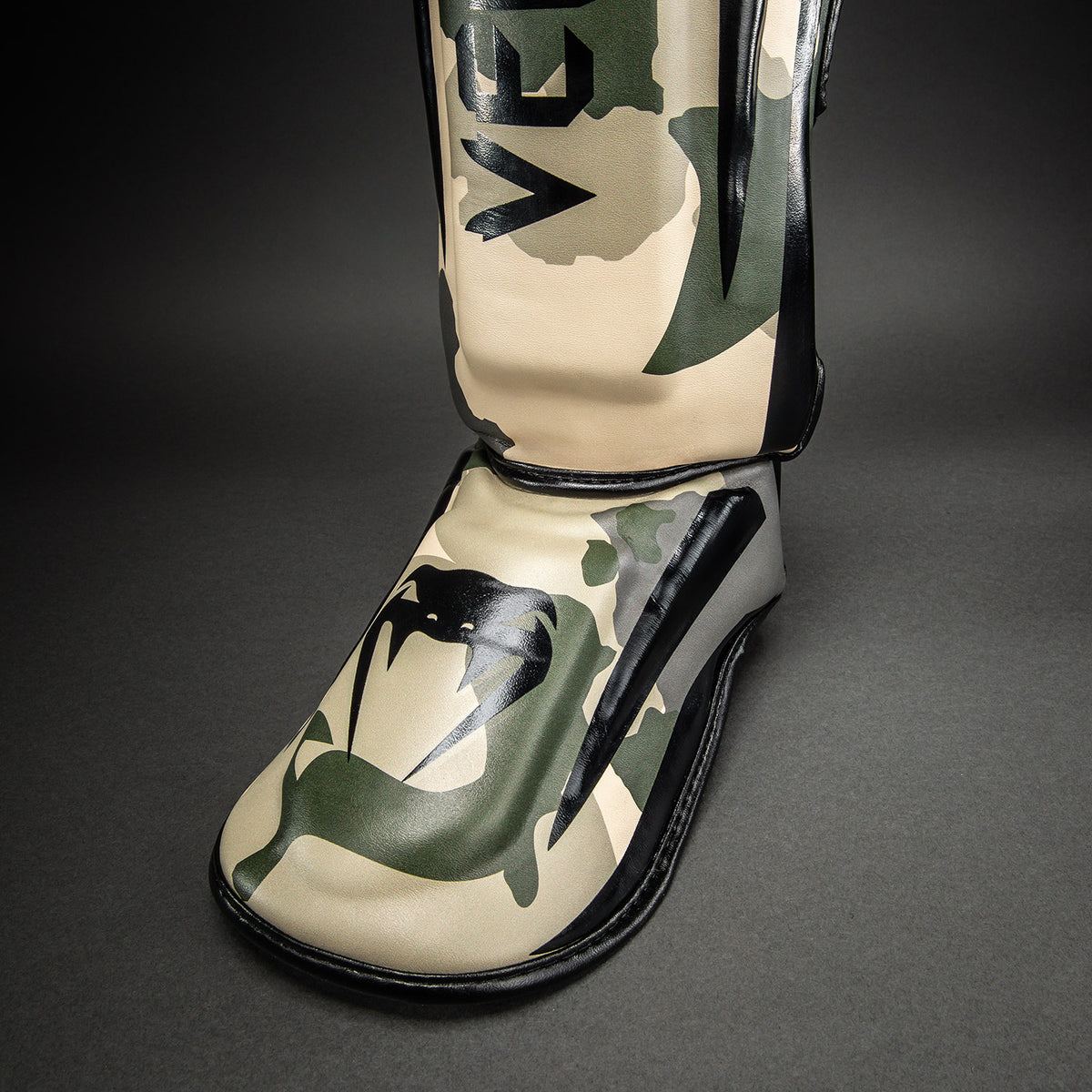 Venum Elite Camo Scheenbeschermers - Kaki/Offwhite