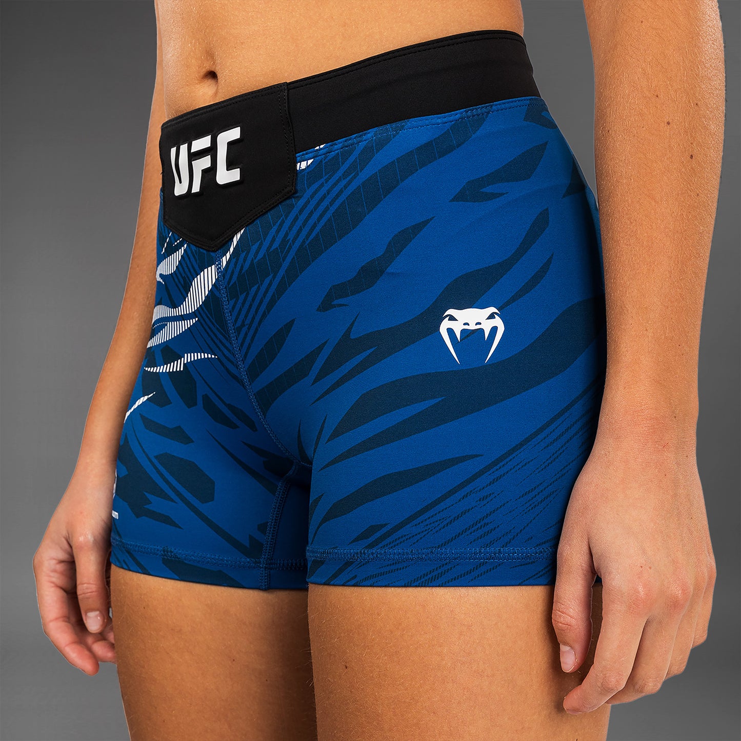 UFC Fusion by Venum Authentic Fight Night Vale Tudo Shorts voor Dames - Kort Fit - Blauw