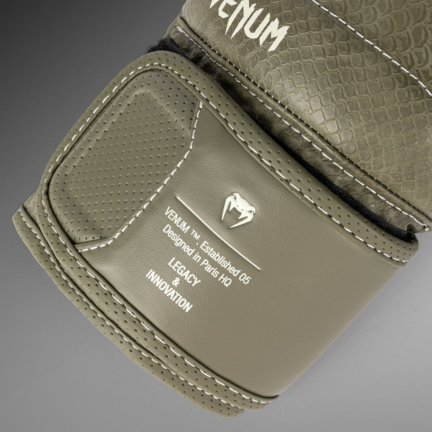 Venum Impact Evo Scales Bokshandschoenen – Legergroen