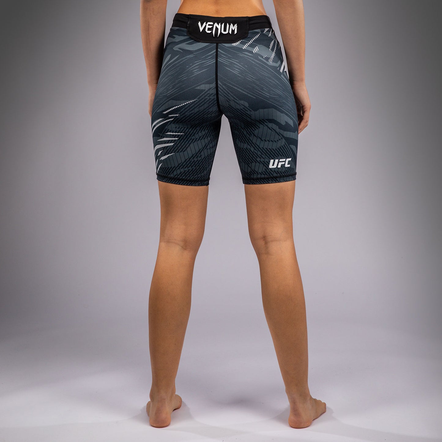 UFC Fusion by Venum Authentic Fight Night Vale Tudo Shorts voor Dames - Lang Fit - Zwart