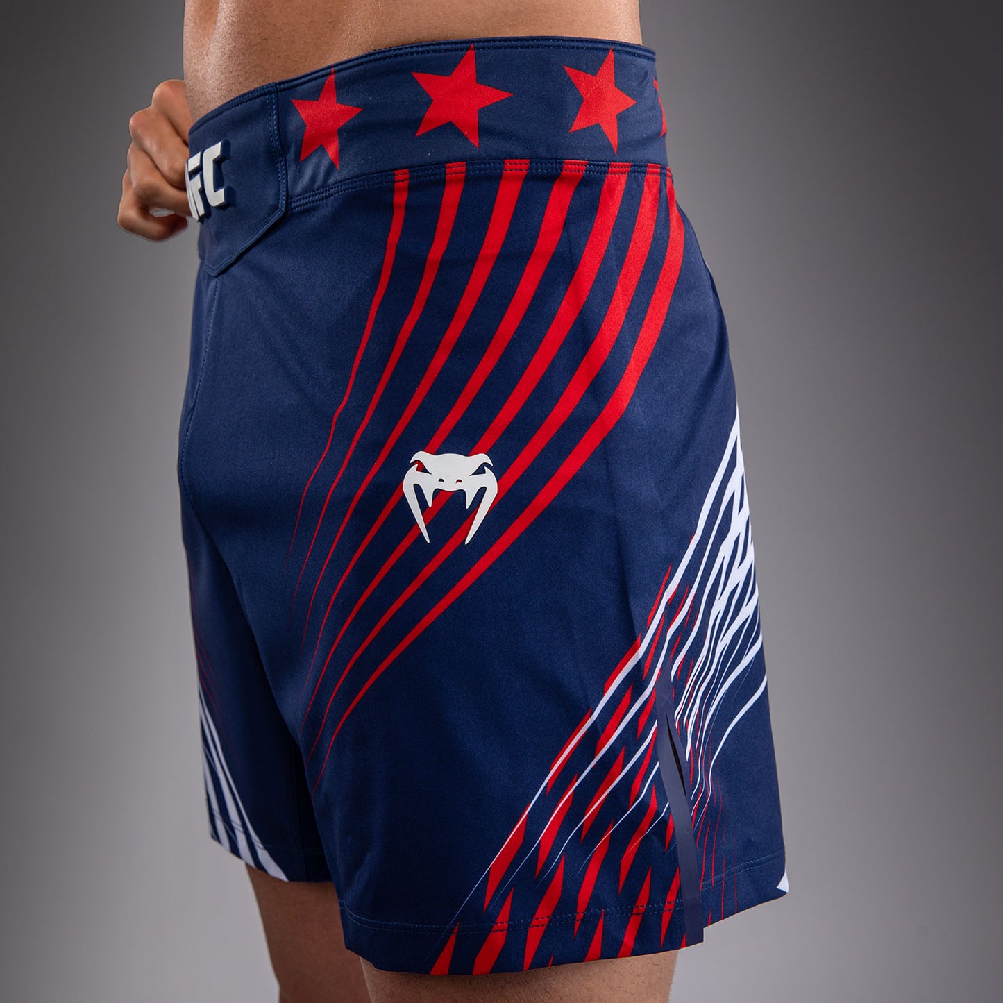 Official UFC Freedom 250 by Venum Authentic Fight Night Fight Shorts Short Fit voor heren - Blauw