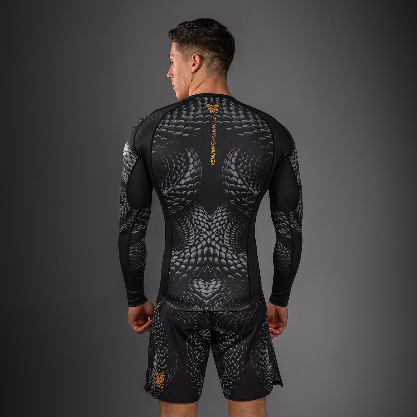 Venum Matupa Rashguard met lange mouwen - Zwart/Grijs/Goud