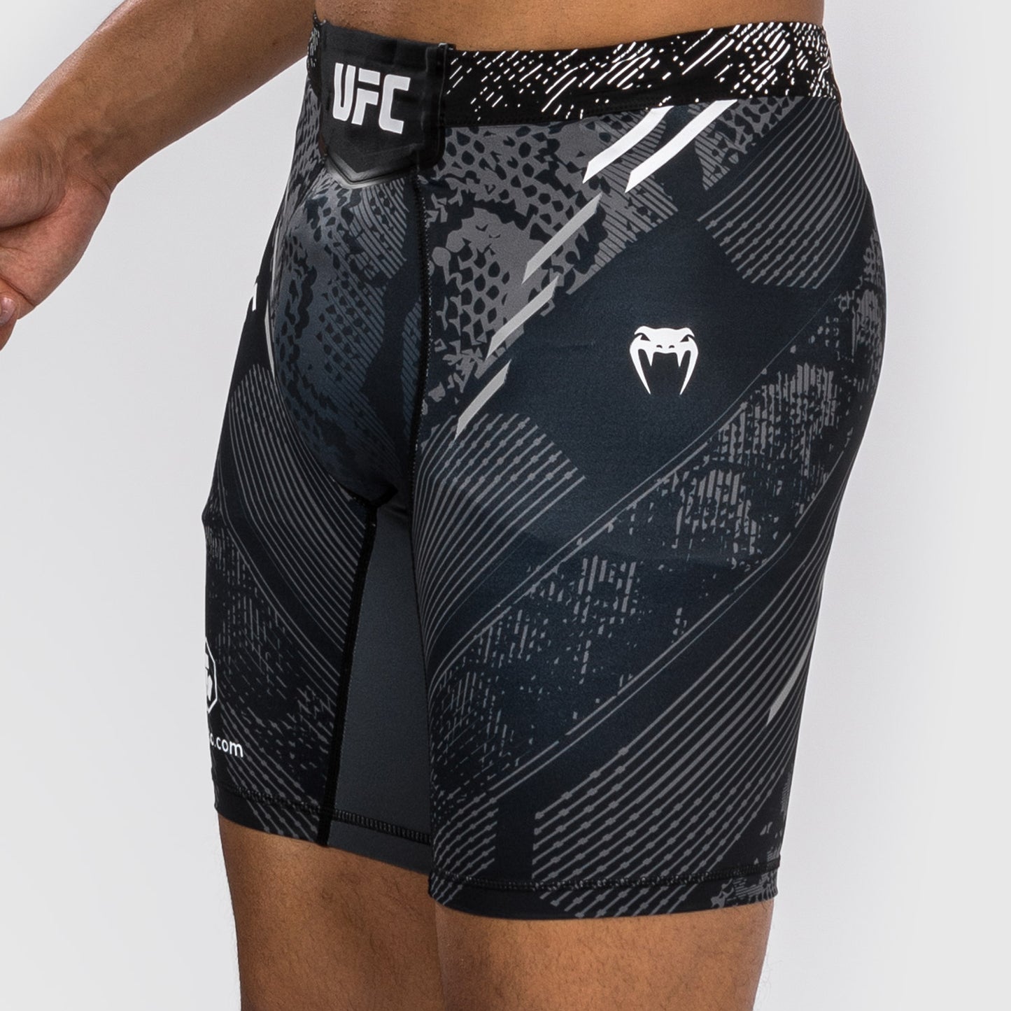 UFC Adrenaline by Venum Authentic Fight Night Heren Vale Tudo Short - Zwart
