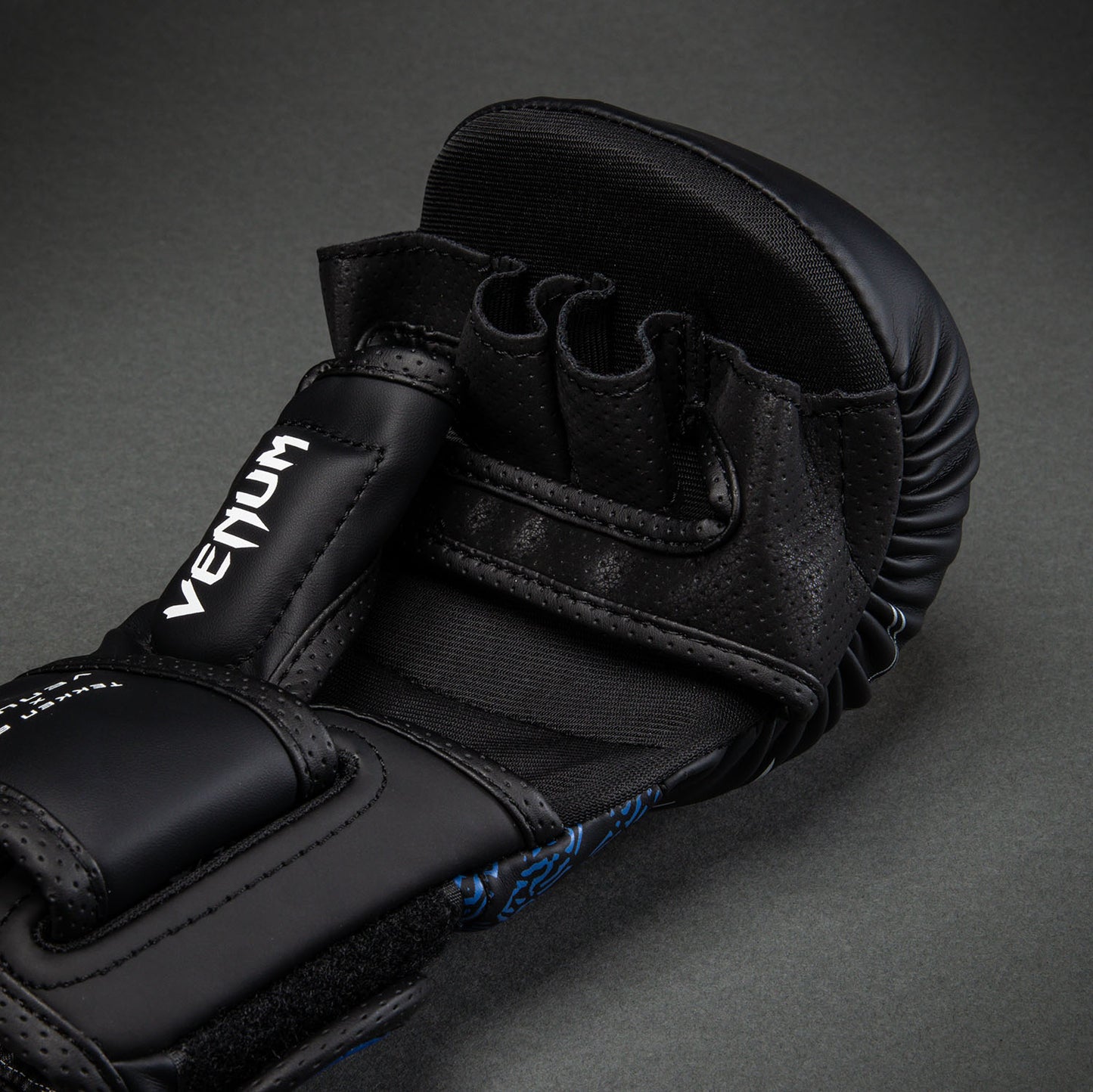 Venum x TEKKEN 8 Sparring Handschoenen - King - Zwart/Geel