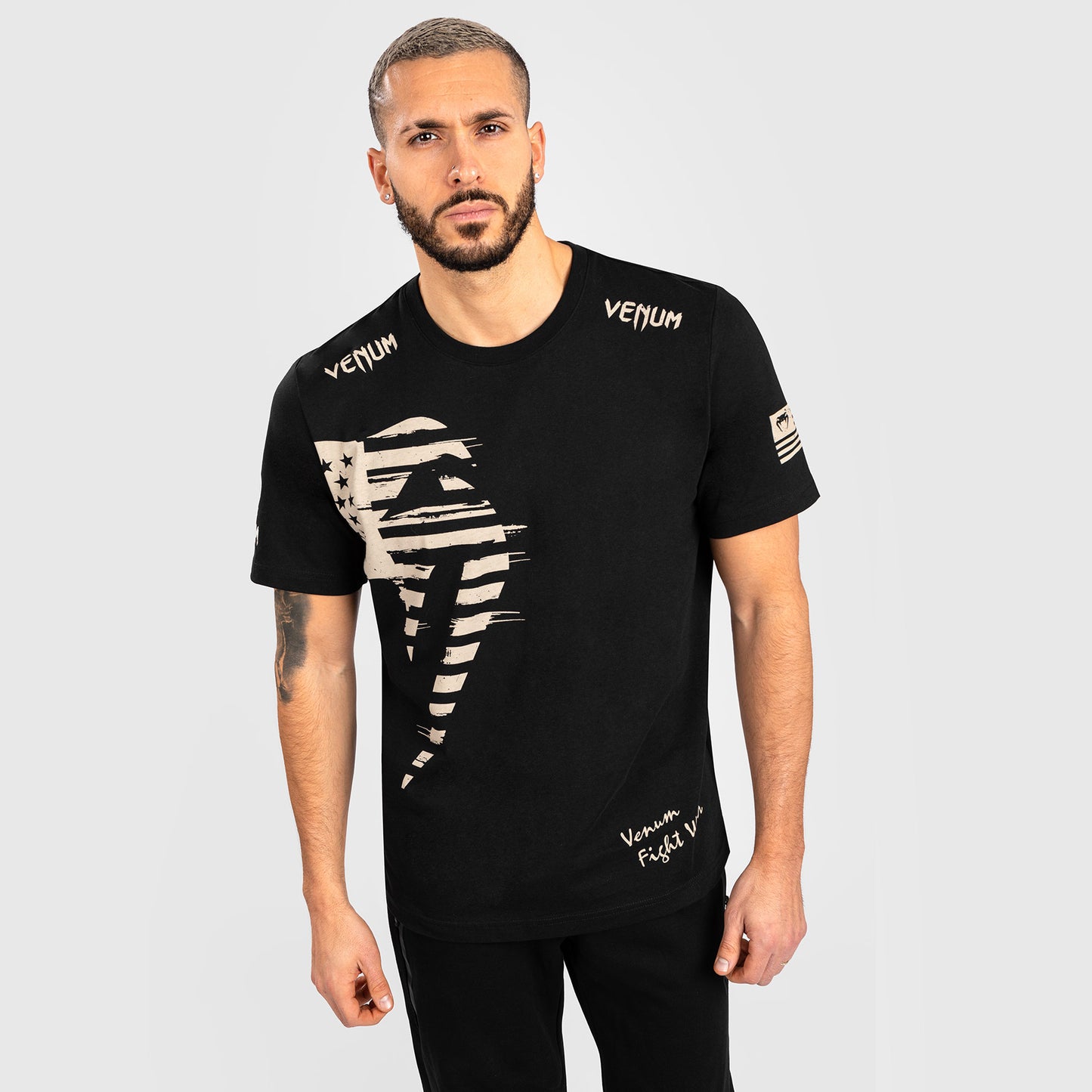 VENUM GIANT USA T-SHIRT - REGULAR FIT - ZWART