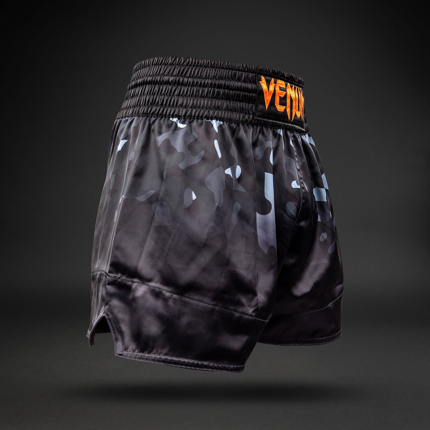 Venum Classic Muay Thai Shorts - Zwart Camo/Oranje