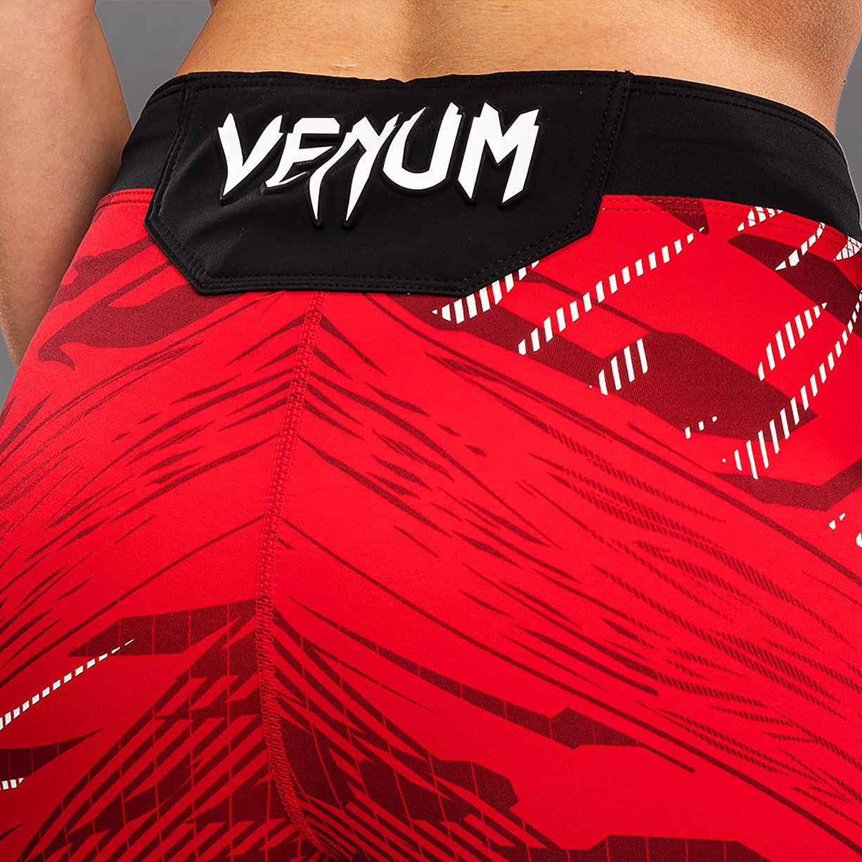 UFC Fusion by Venum Authentic Fight Night Vale Tudo Shorts voor Dames - Kort Fit - Rood