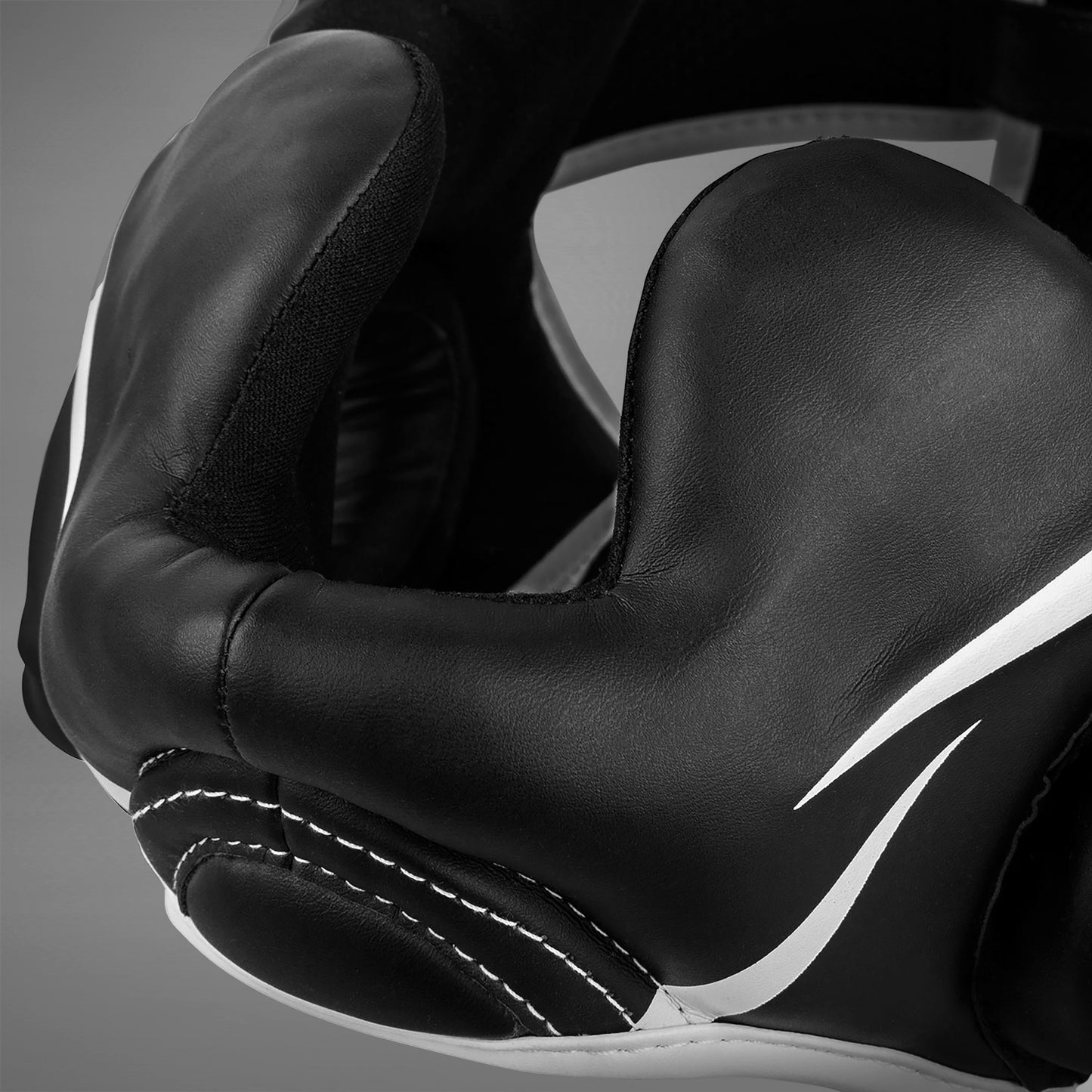 Venum Elite hoofdbeschermer - Zwart/Wit