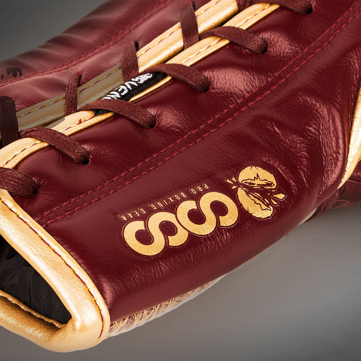 Venum Coco Monogram Pro bokshandschoenen  - Granaatrood
