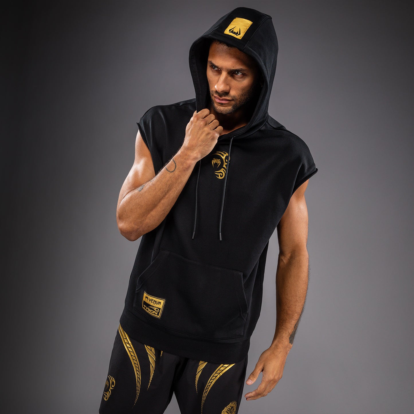 Venum x Mike Tyson Tiger Mouwloze Hoodie - Zwart/Goud