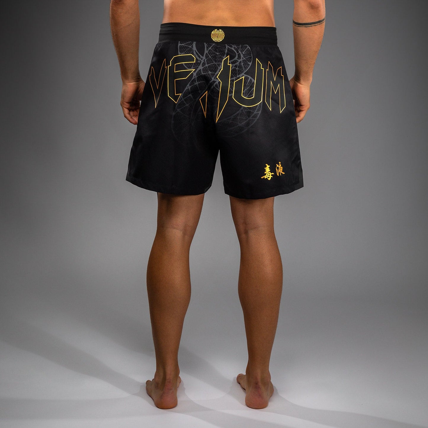 Venum Serpenti Fight Shorts – Zwart/Zilver/Goud