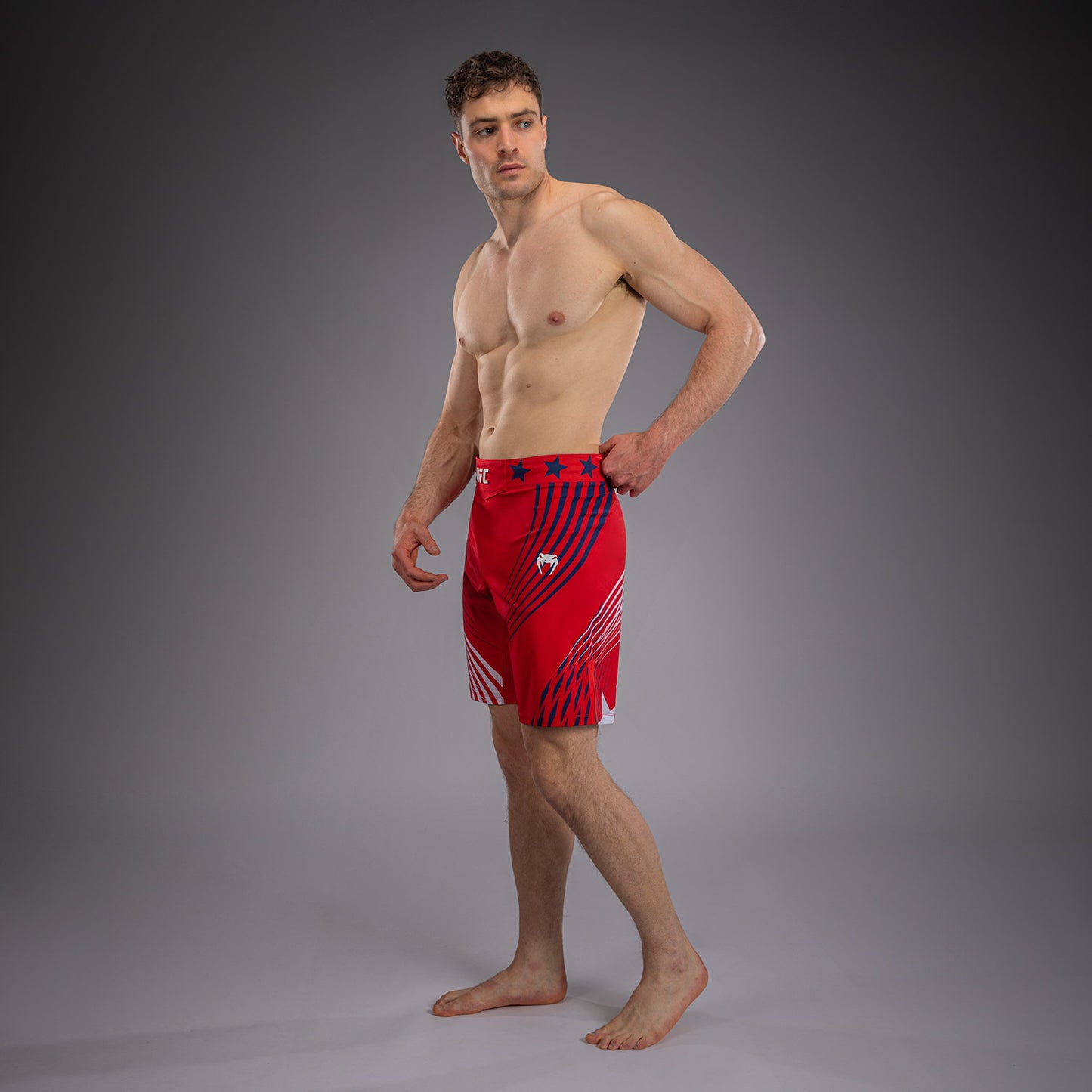 Official UFC Freedom 250 by Venum Authentic Fight Night Fight Shorts Long Fit voor heren - Rood