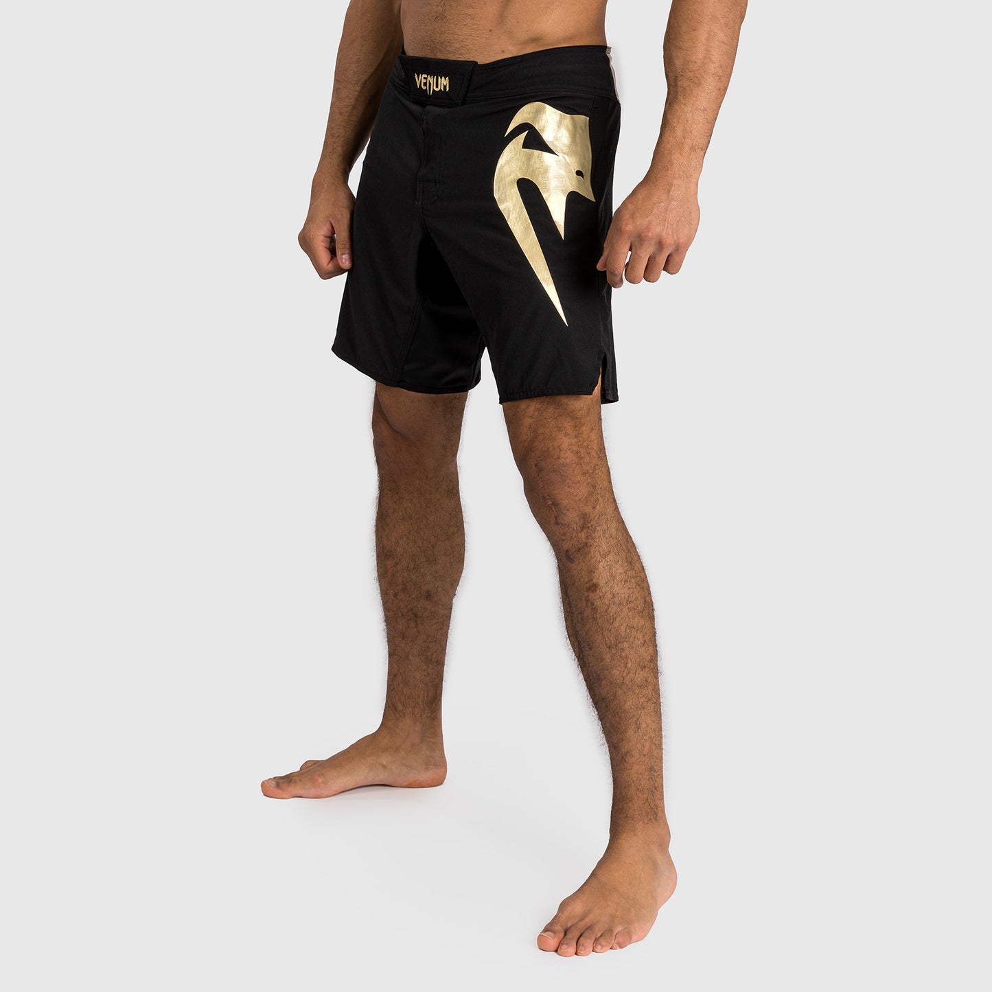 Venum Light 5.0 Vechtshorts - Zwart/Goud