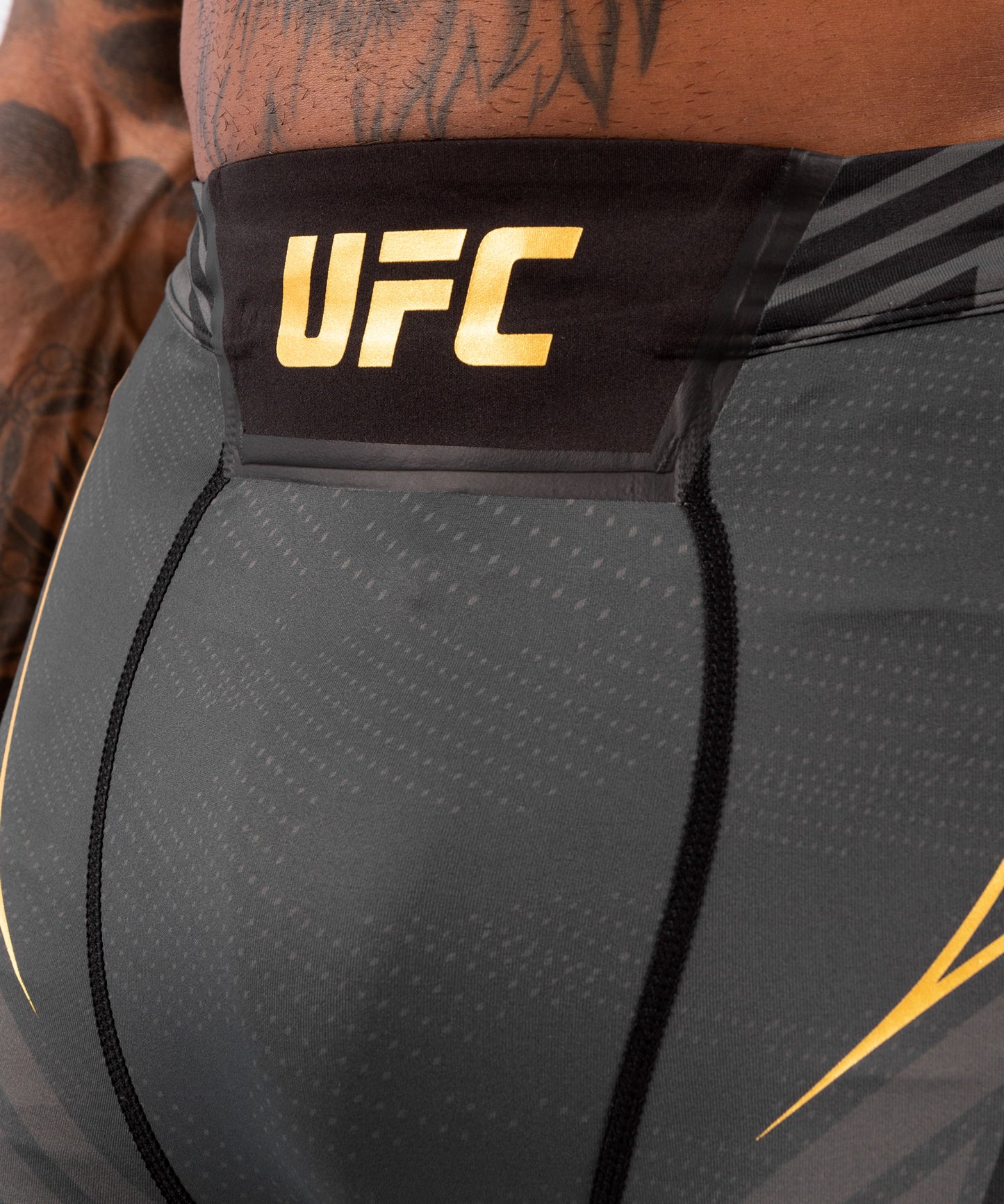 UFC Venum Authentic Fight Night Vale Tudo Herenshort - Long Fit - Champion