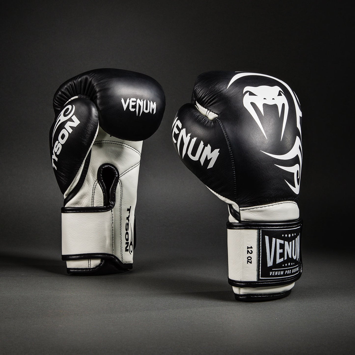 Venum Giant 2.0 Mike Tyson Pro Bokshandschoenen - Diep Zwart/Optisch Wit