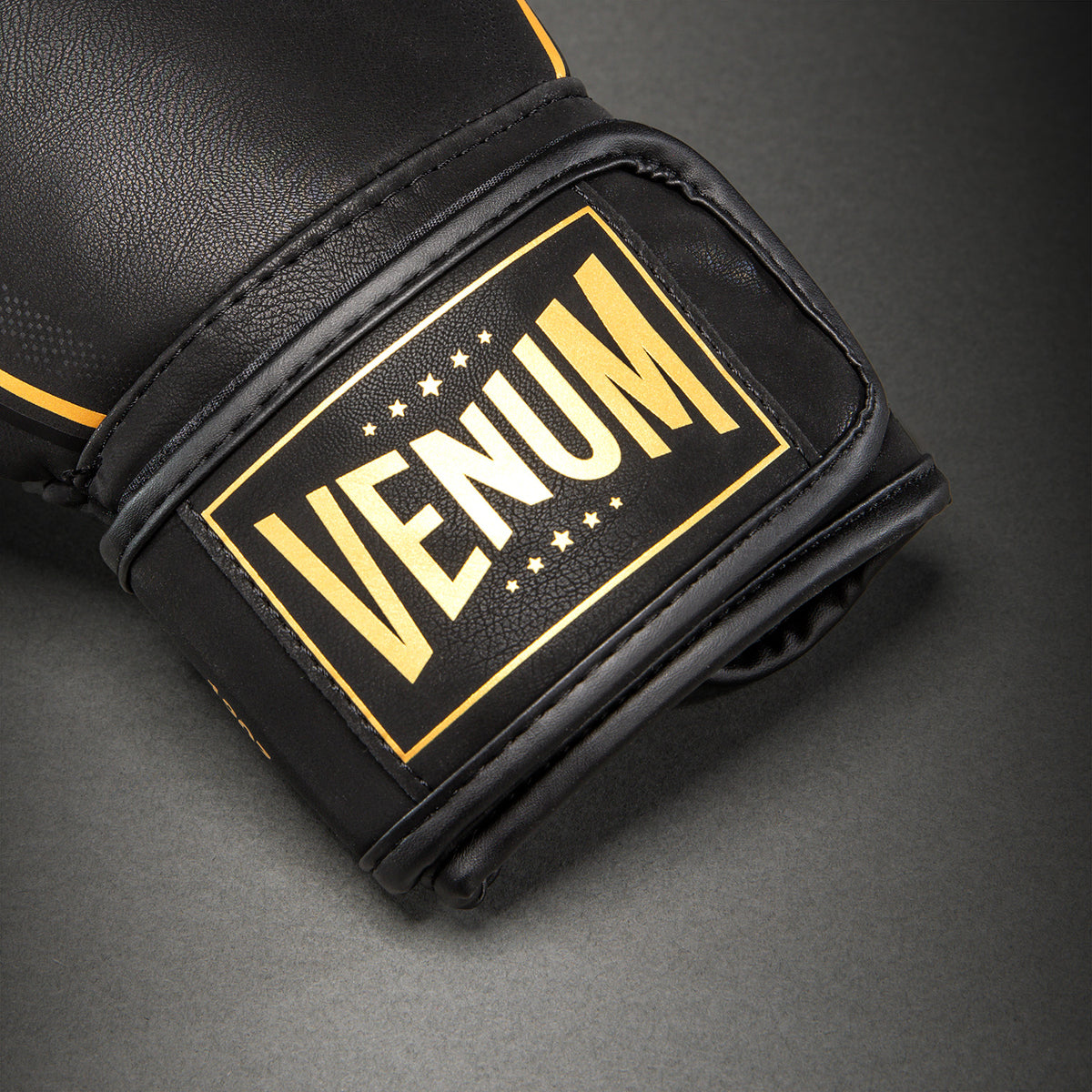 Venum Impact G-Core Bokshandschoenen - Zwart/Goud
