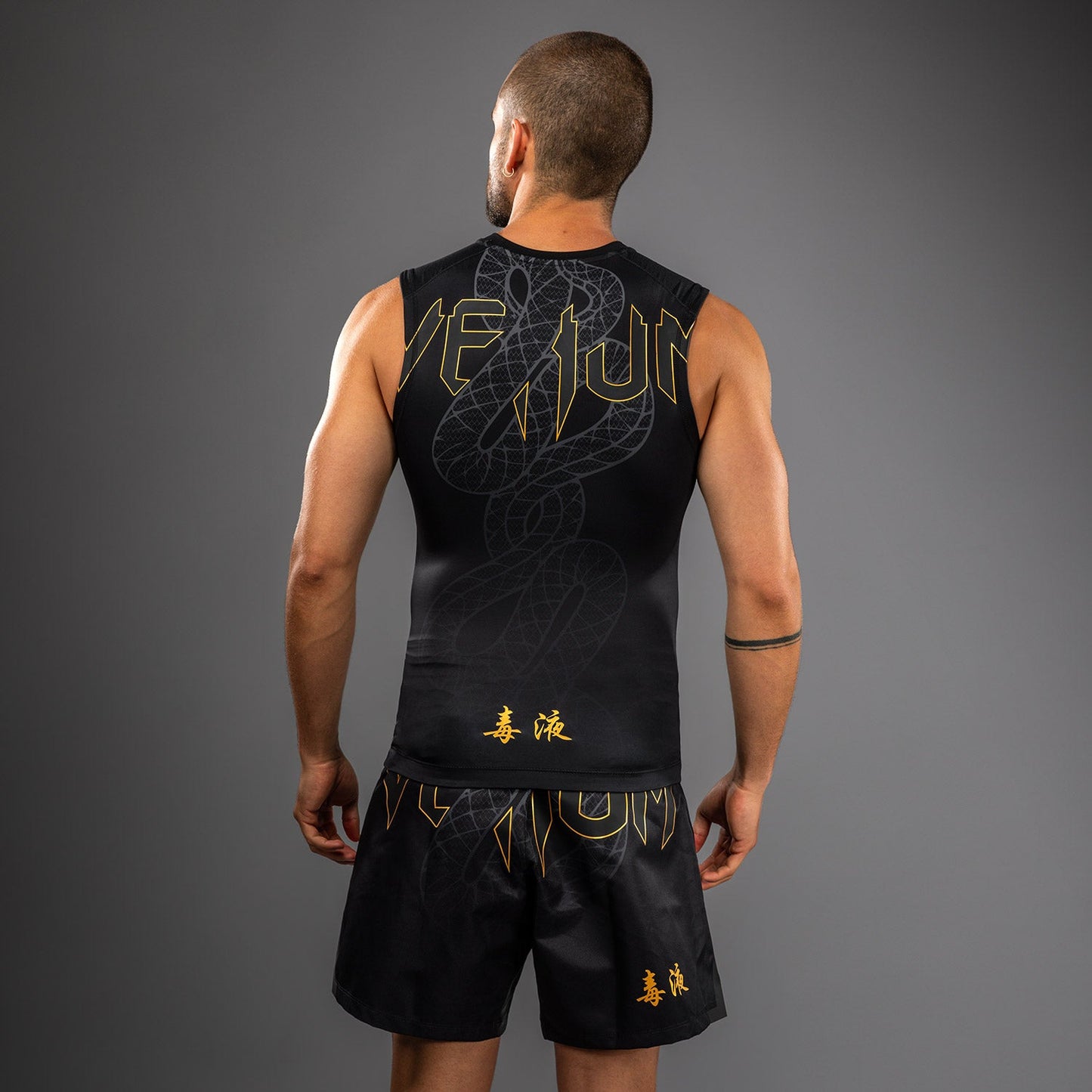 Venum Serpenti Mouwloos Rashguard – Zwart/Zilver/Goud