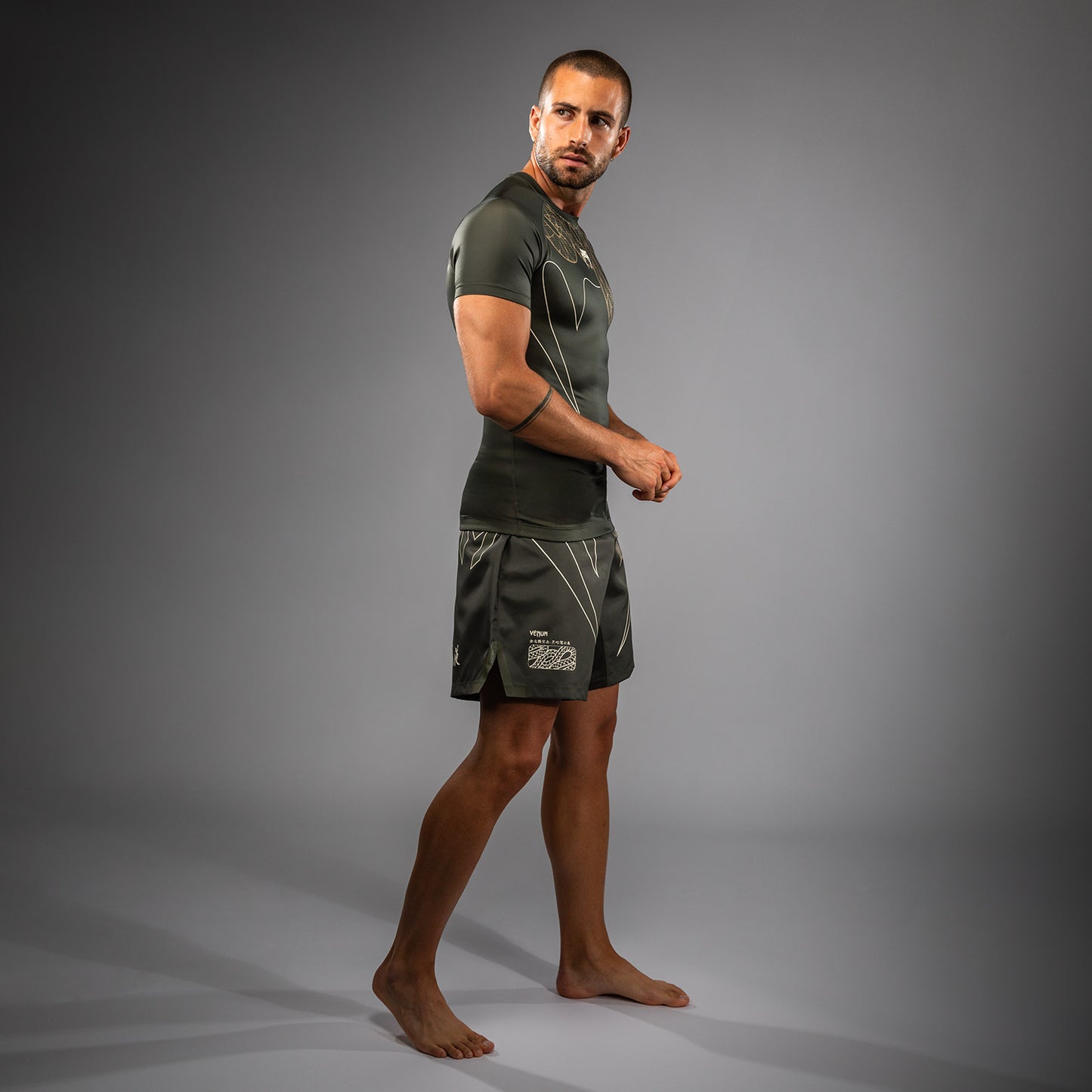 Venum Serpenti Rashguard met korte mouwen – Khaki/Bronze/Ivoor