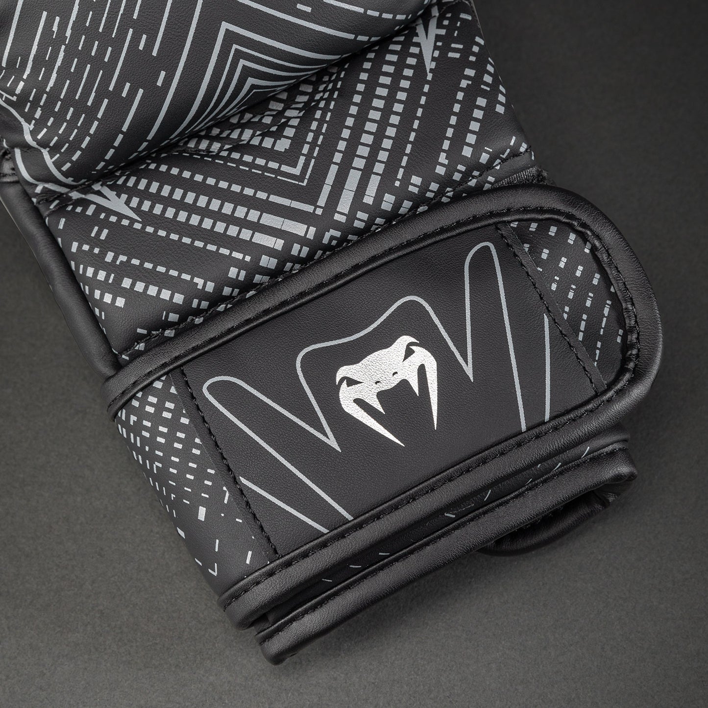 Venum Midnight Fury Sparring Handschoenen – Zwart/Grijs/Zilver