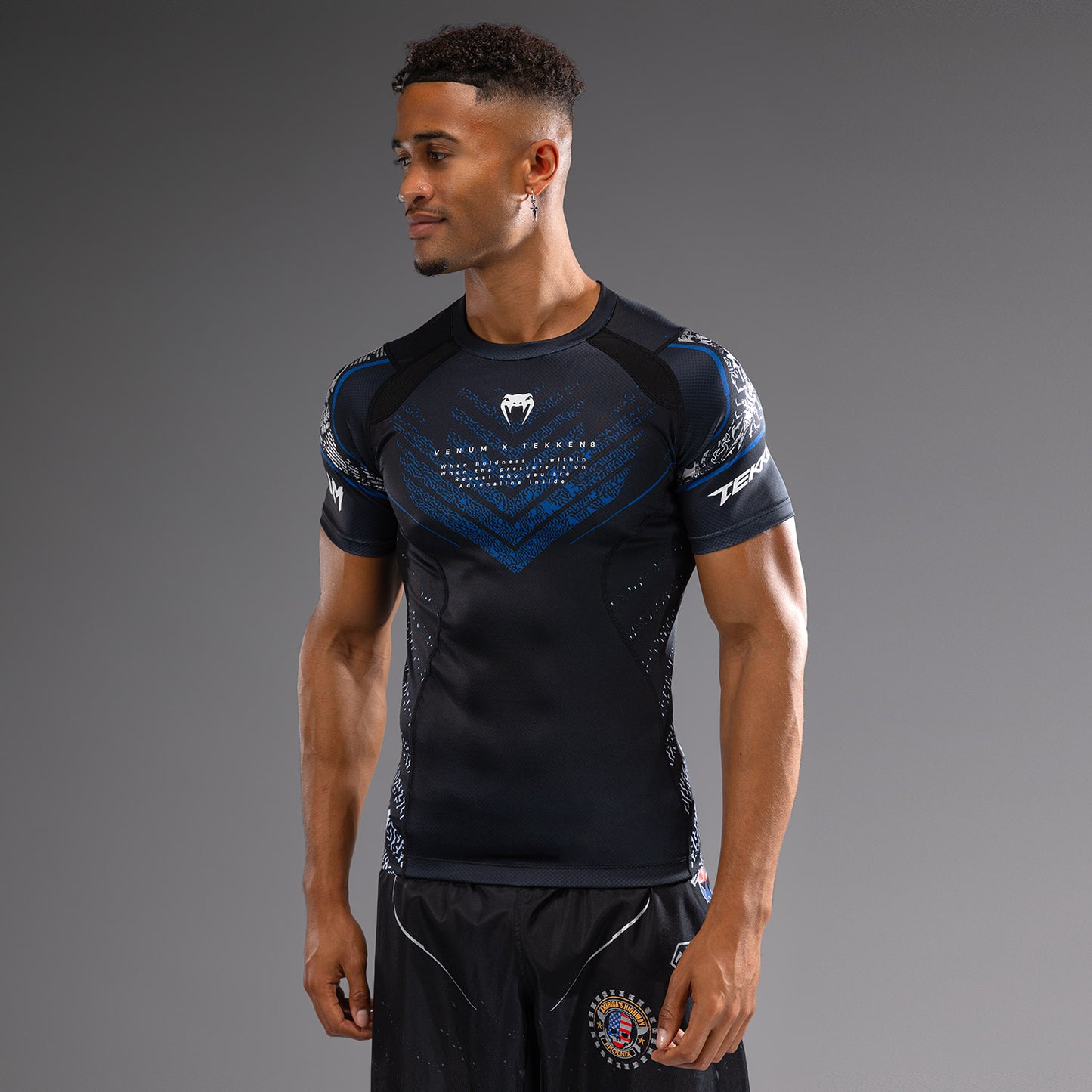 Venum x TEKKEN 8 - Paul Phoenix Rashguard - Zwart/Blauw