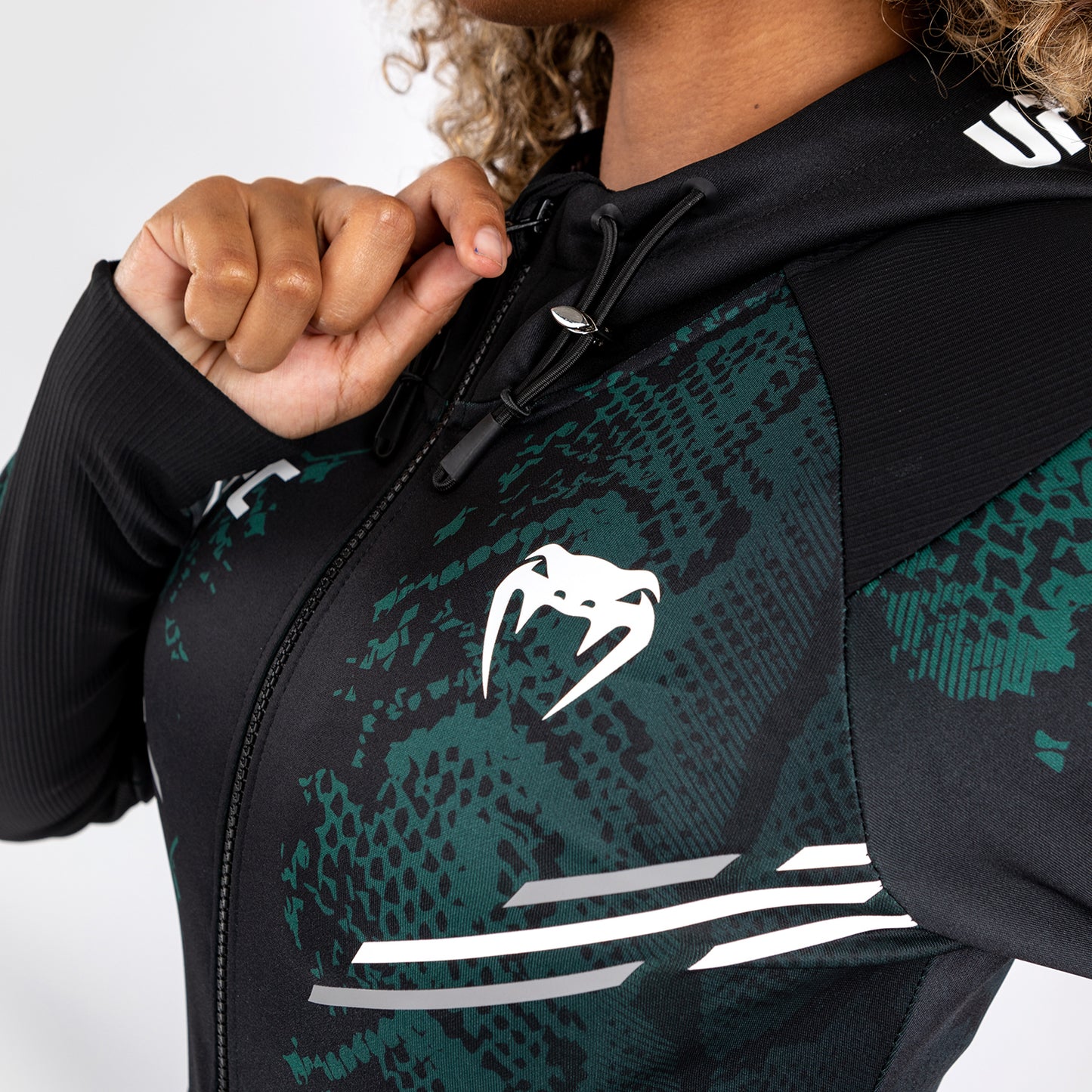 UFC Adrenaline by Venum Authentic Fight Night Vrouwen Walkout Hoodie - Emerald Edition - Groen/Zwart