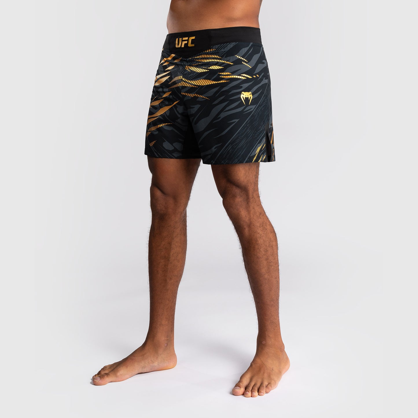 UFC Fusion by Venum Personalized Authentic Fight Night Fight Shorts voor Heren - Kort Fit - Kampioen