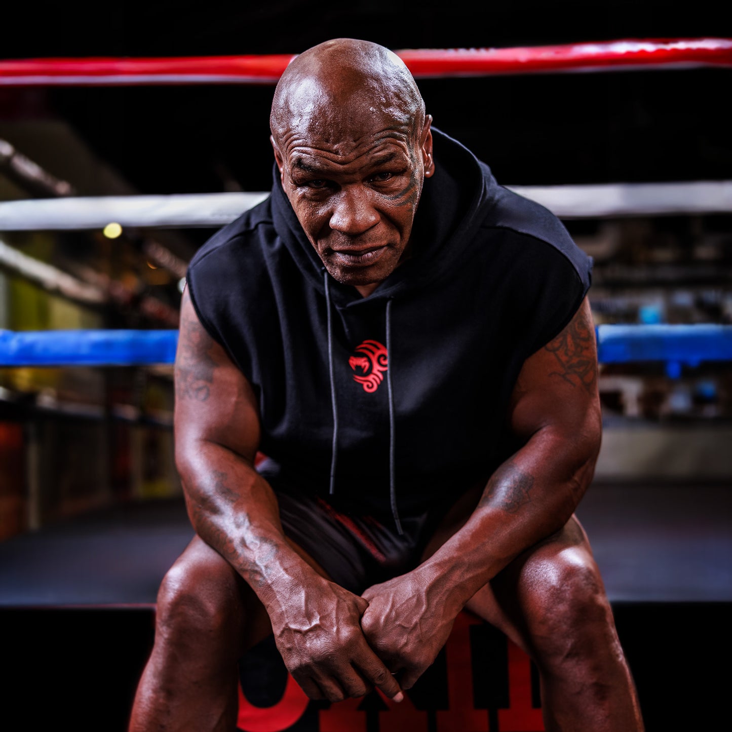 Venum x Mike Tyson Tiger Mouwloze Hoodie - Diep Zwart/Intens Rood