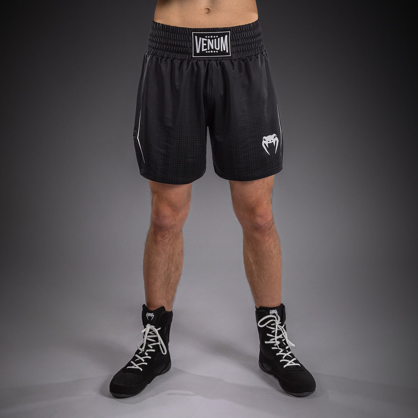 Venum Stealth Boksshort – Zwart/Wit