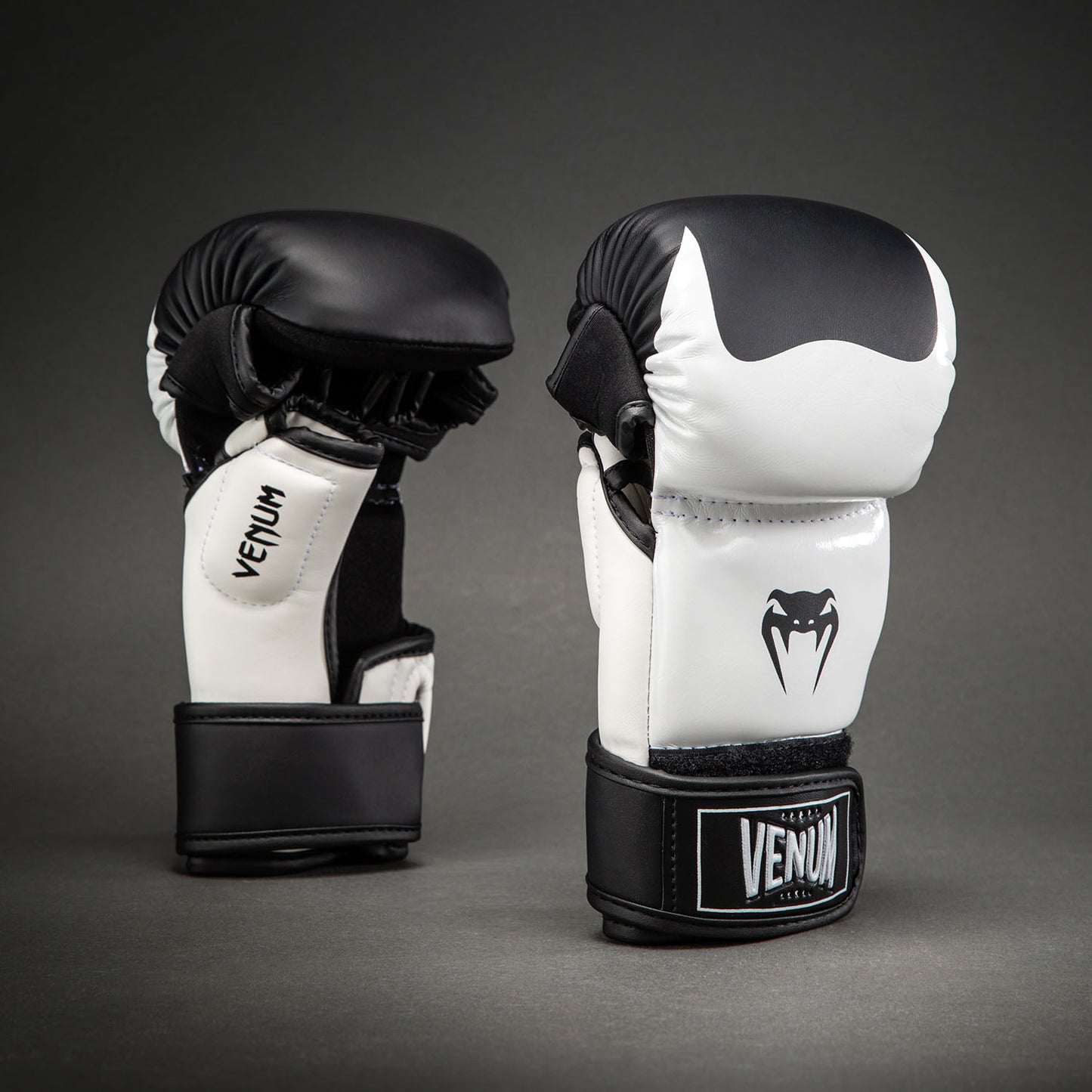 Venum Attack 2.0 Sparring Handschoenen – Zwart/Wit