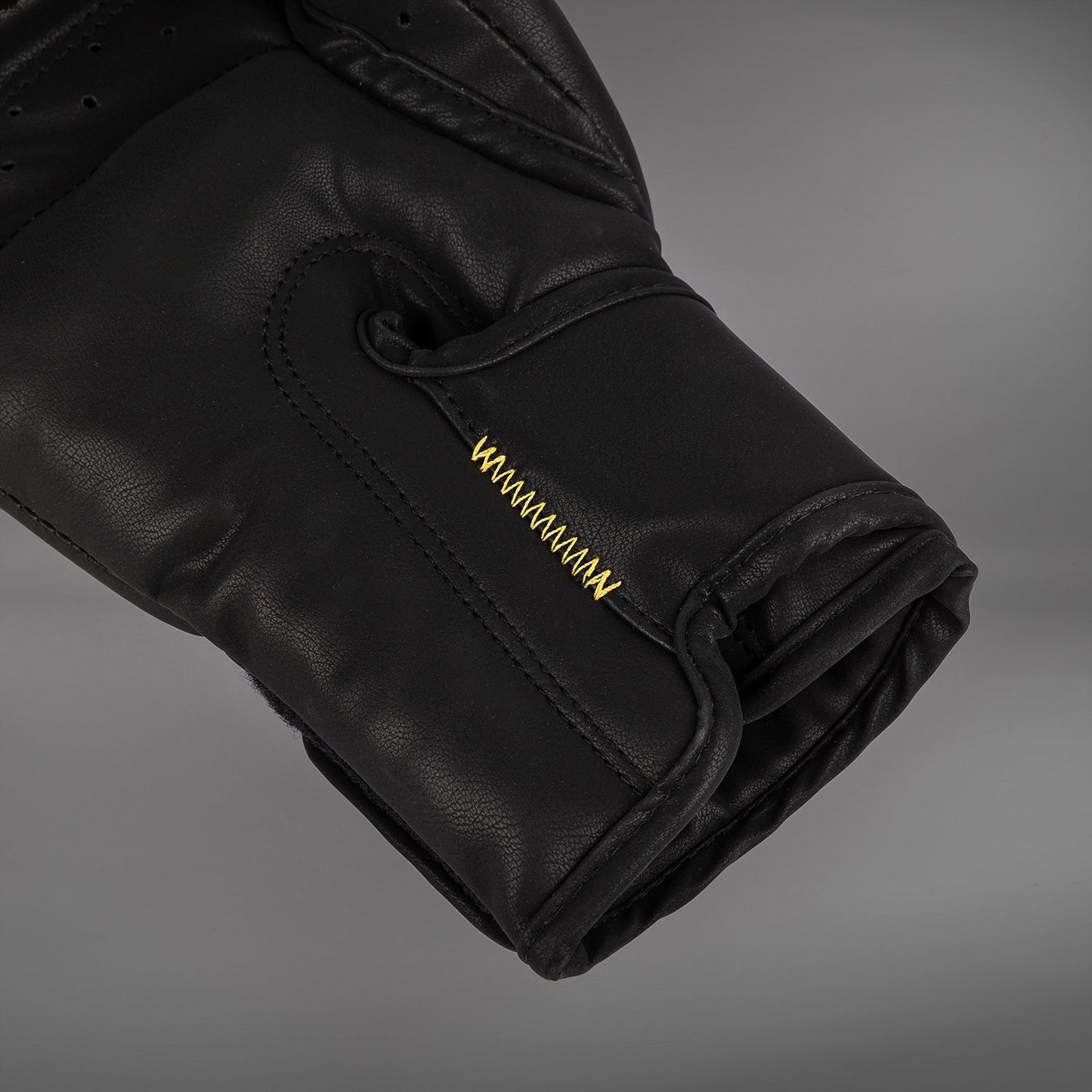 Venum Serpenti Bokshandschoenen – Zwart/Zilver/Goud