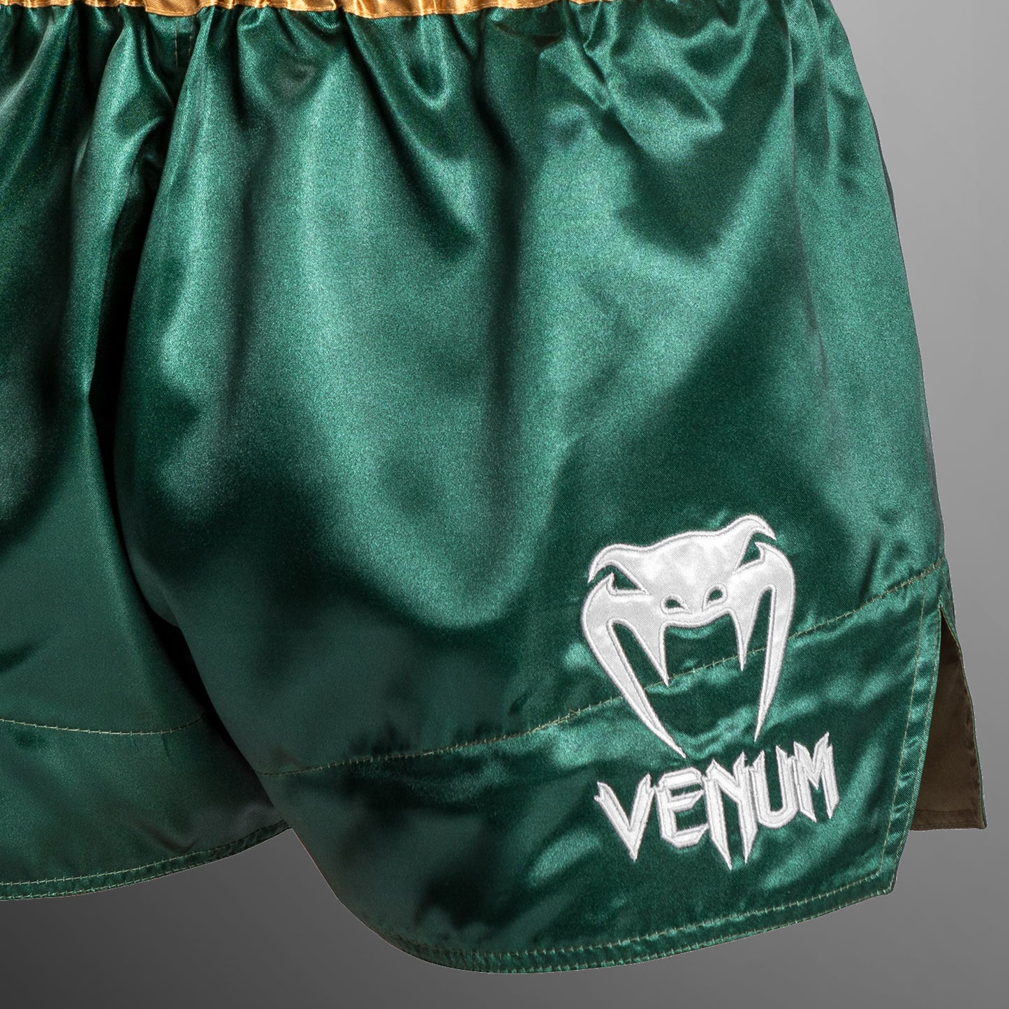 Venum Classic - Muay Thai-short - Groen/Goud/Wit