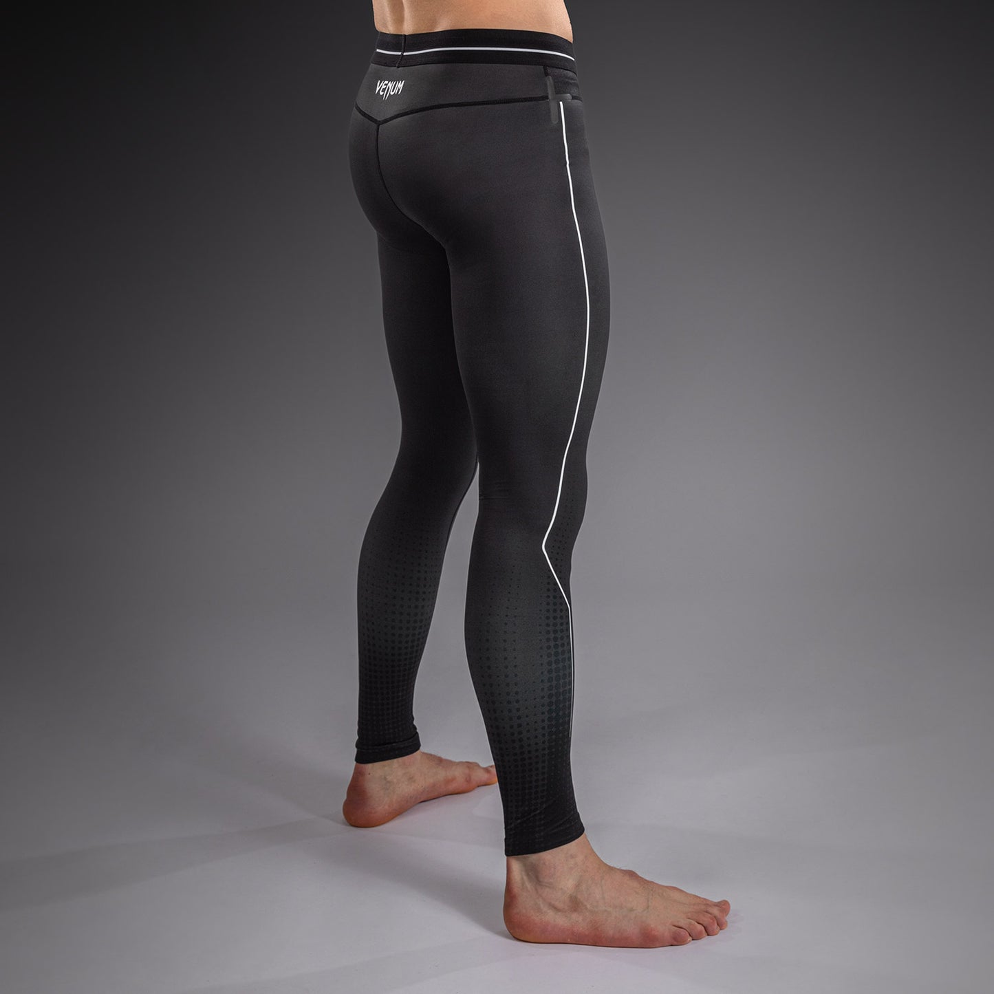 Venum Stealth Spats – Zwart/Wit