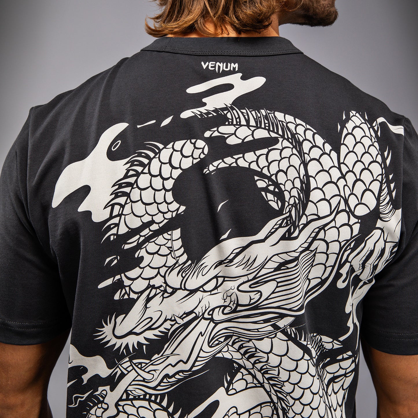 Venum Dragon's Flight Heren T-Shirt - Charcoal Grijs/Cream Wit