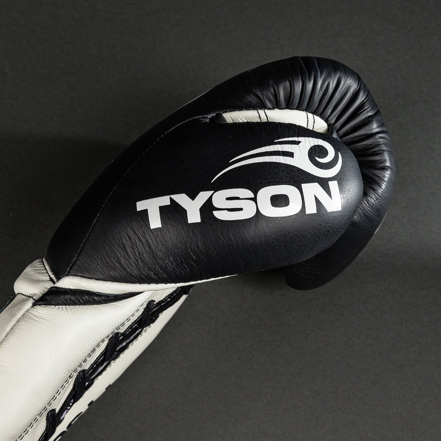 Venum Giant 2.0 Mike Tyson Pro Bokshandschoenen met Veters - Diep Zwart/Optisch Wit
