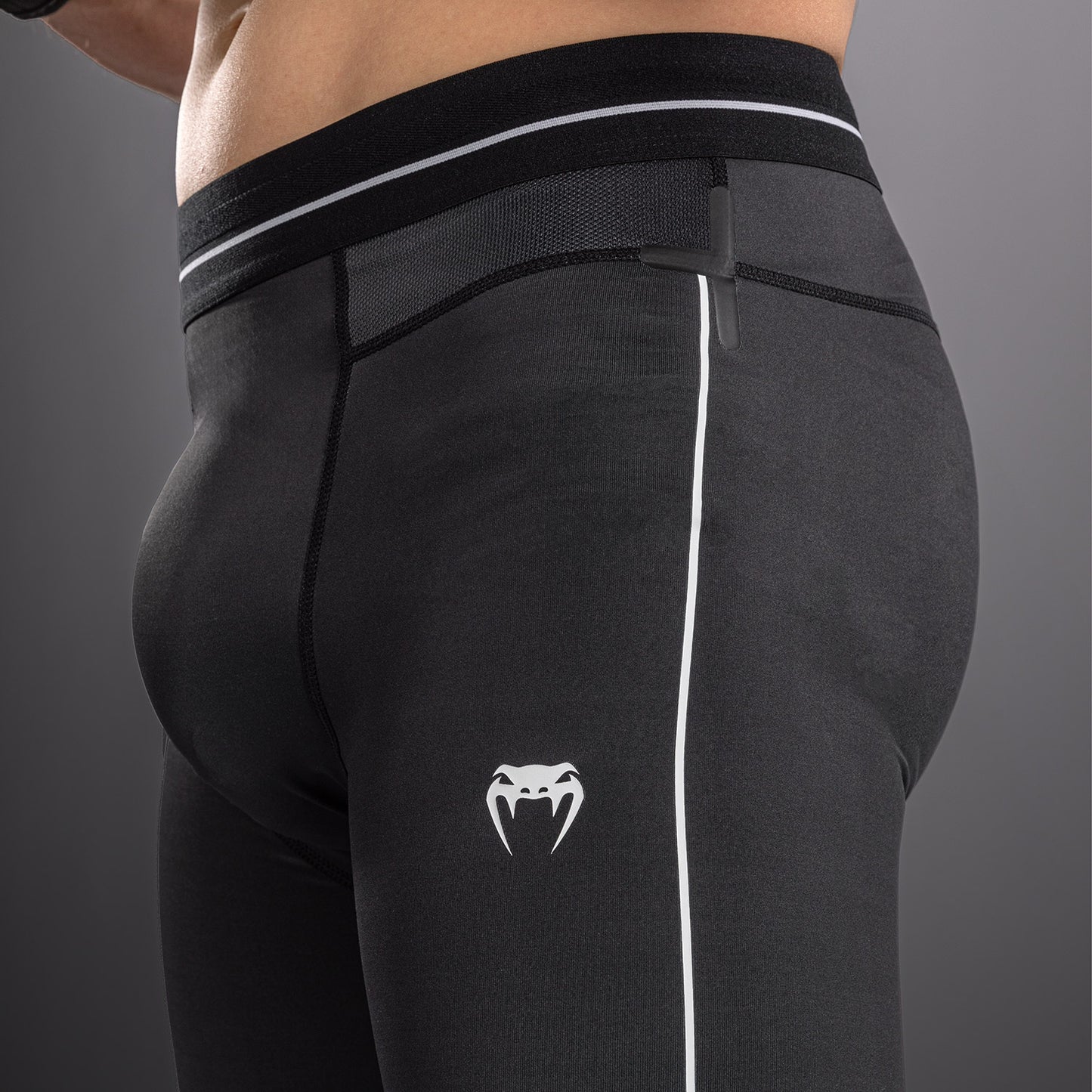Venum Stealth Spats – Zwart/Wit