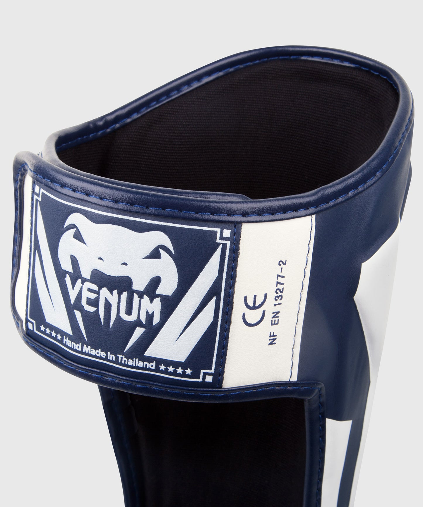 Venum Elite Standup Scheenbeschermers - wit/marineblauw