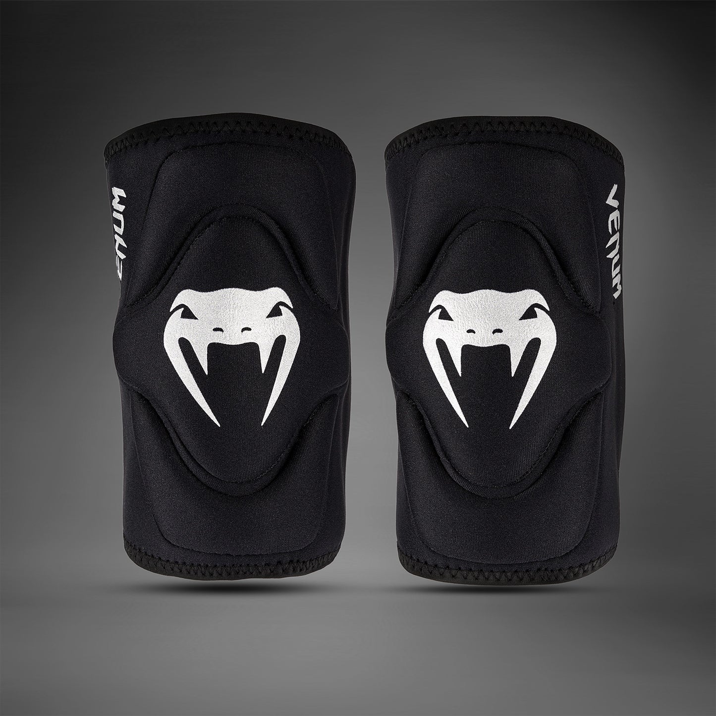 Venum Gel Kontact Kniebeschermers - Zwart/Zilver